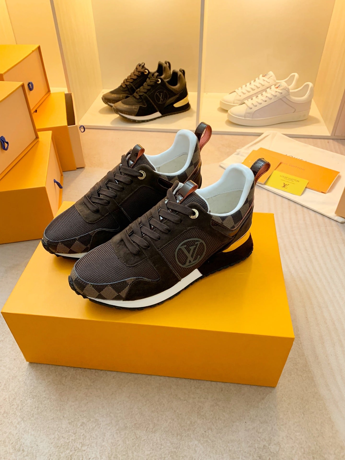LVE RUNAWAY TRAINERS (pre-order)