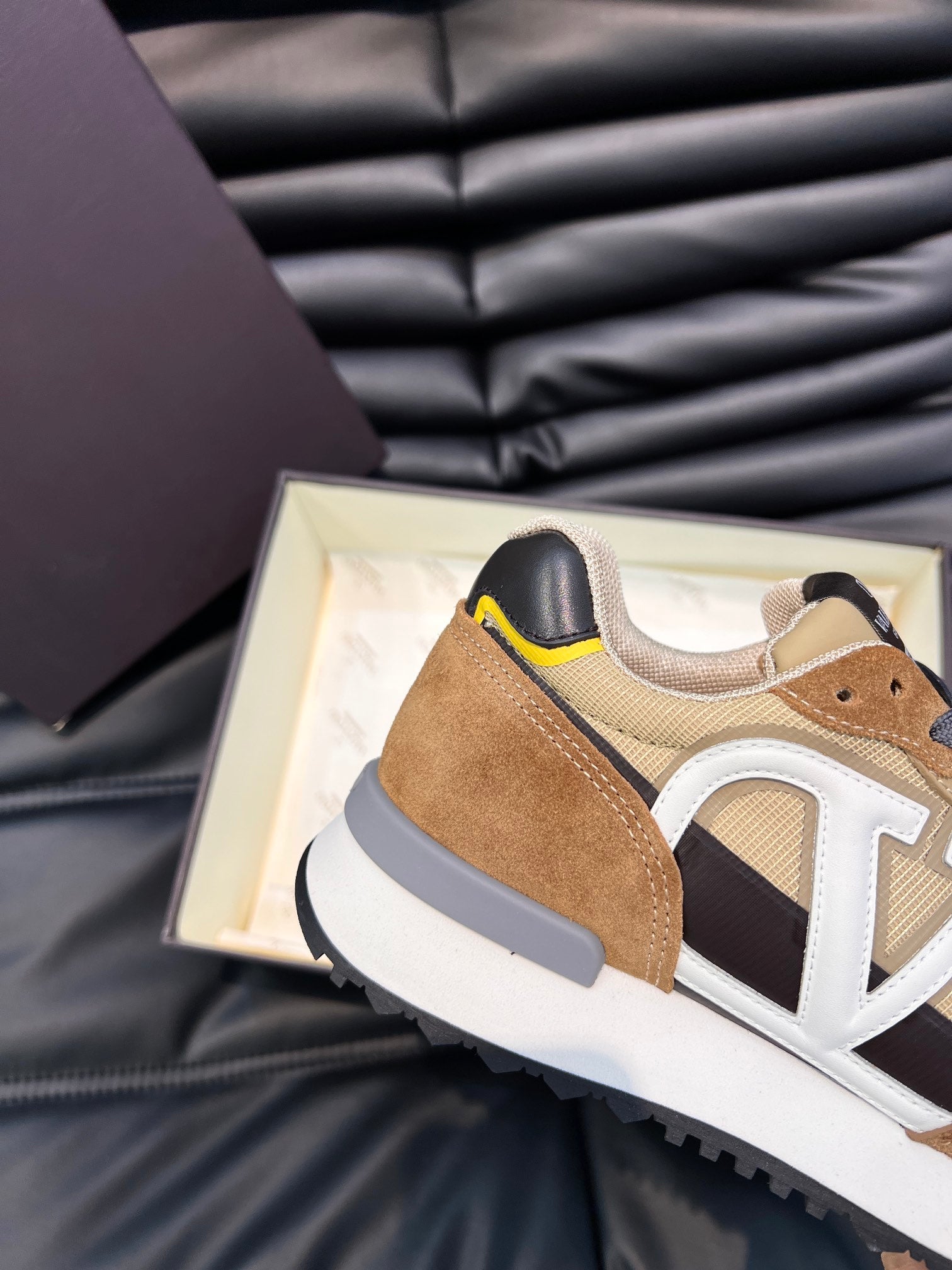 VLT SNEAKERS BRONZE (pre-order)