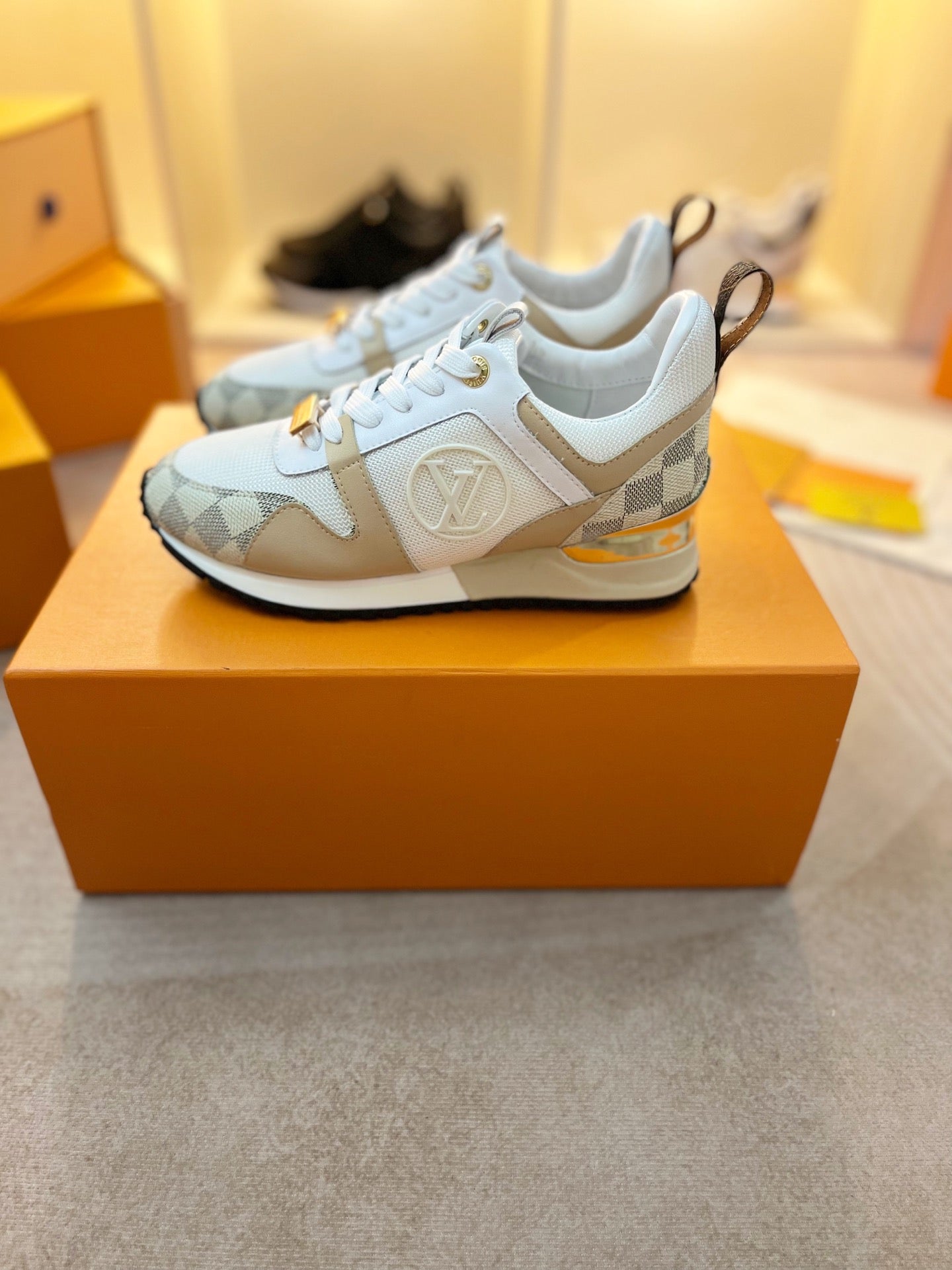 LVE RUNAWAY TRAINERS (pre-order)