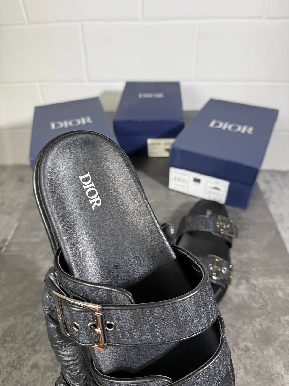IOR AQUA SANDALS BLACK