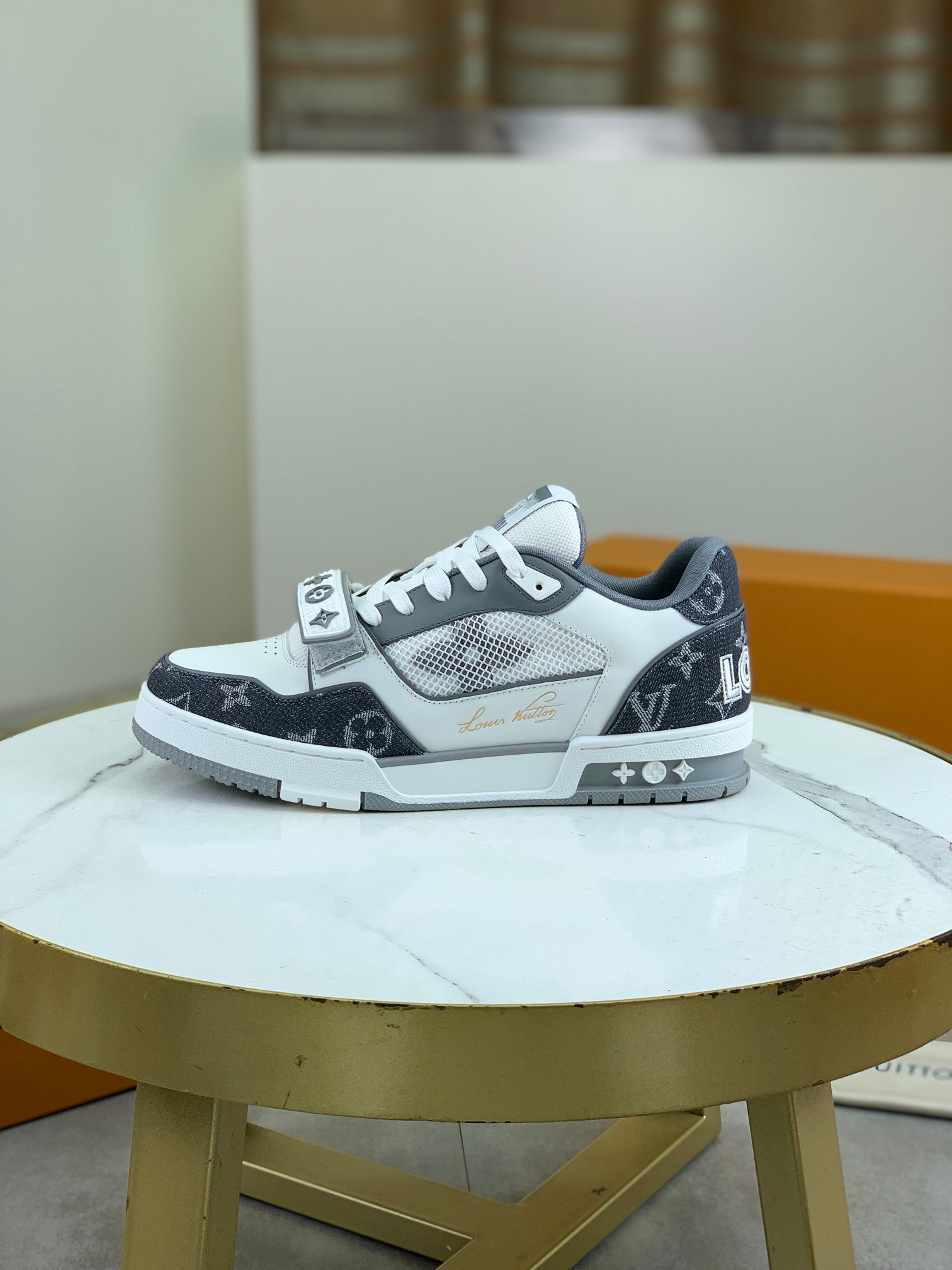 LVE TRAINERS (pre-order)