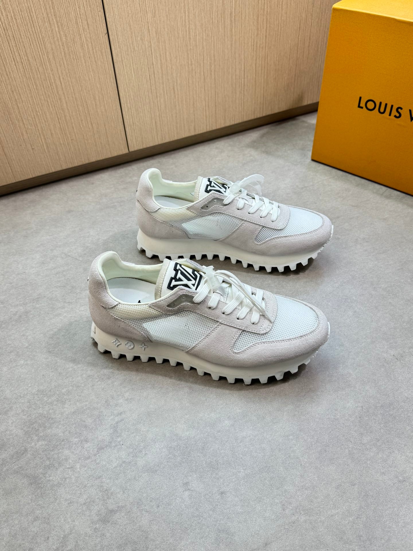 LVE TRAINERS (pre-order)