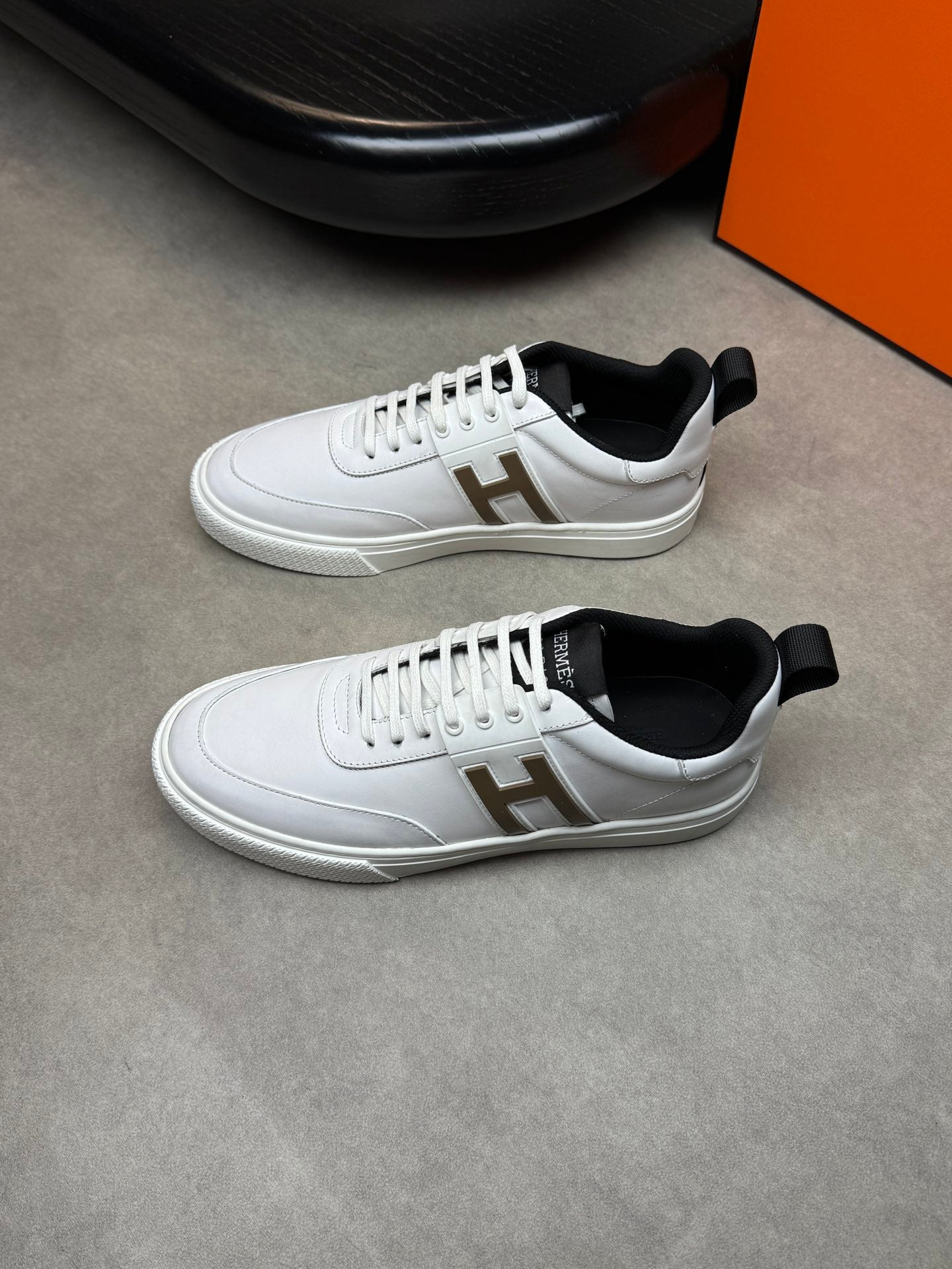 HRM SNEAKERS (pre-order)