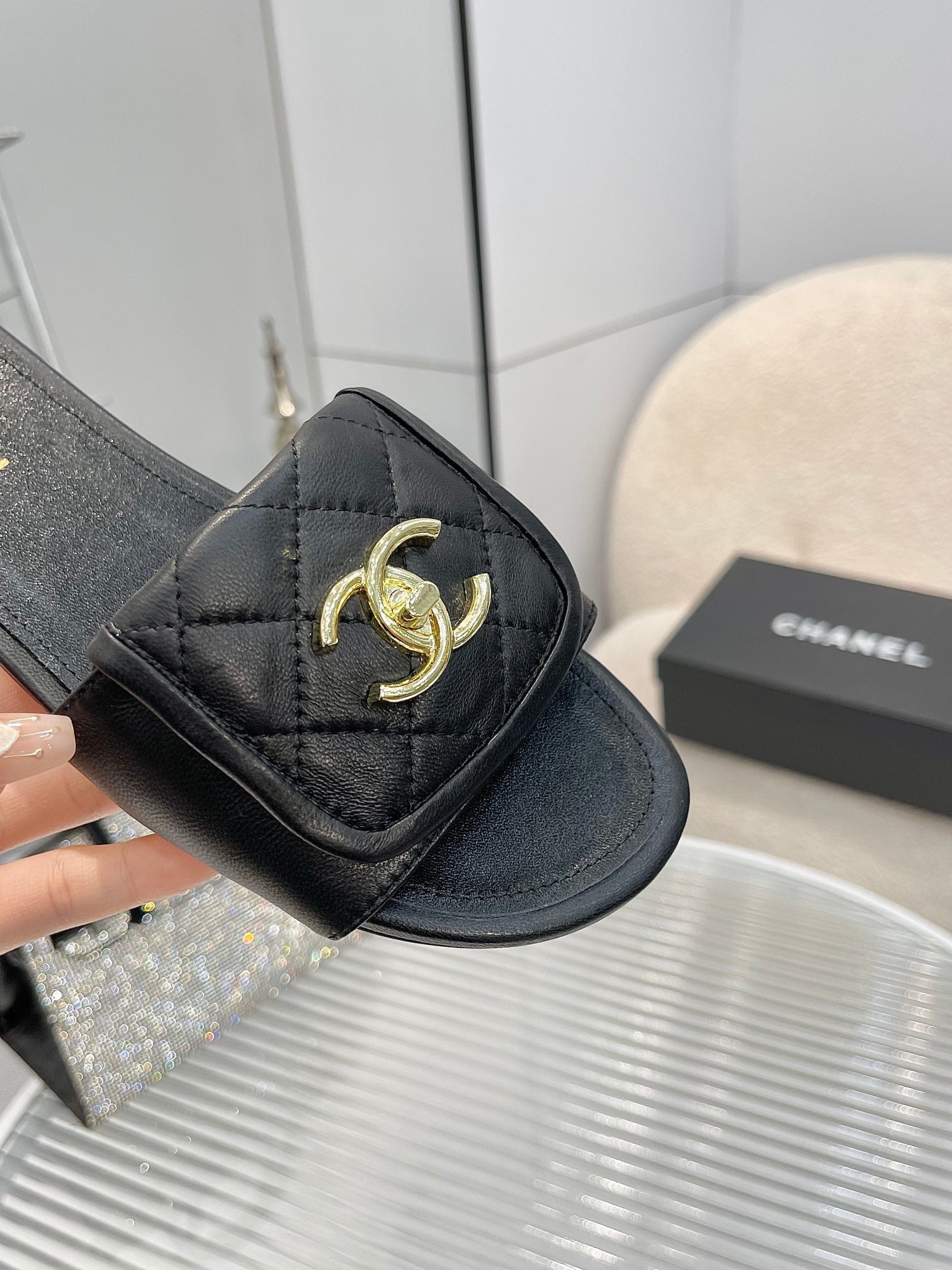 CHNL SLIDERS WOMEN (pre-order)
