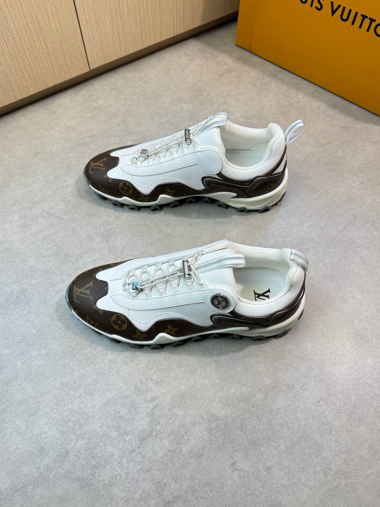 LVE TRAINERS (pre-order)