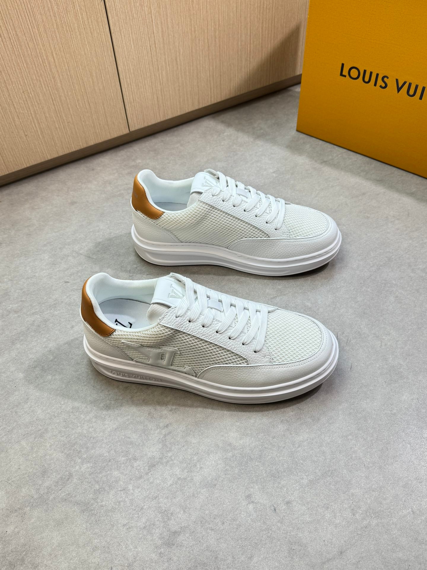 LVE TRAINERS (pre-order)