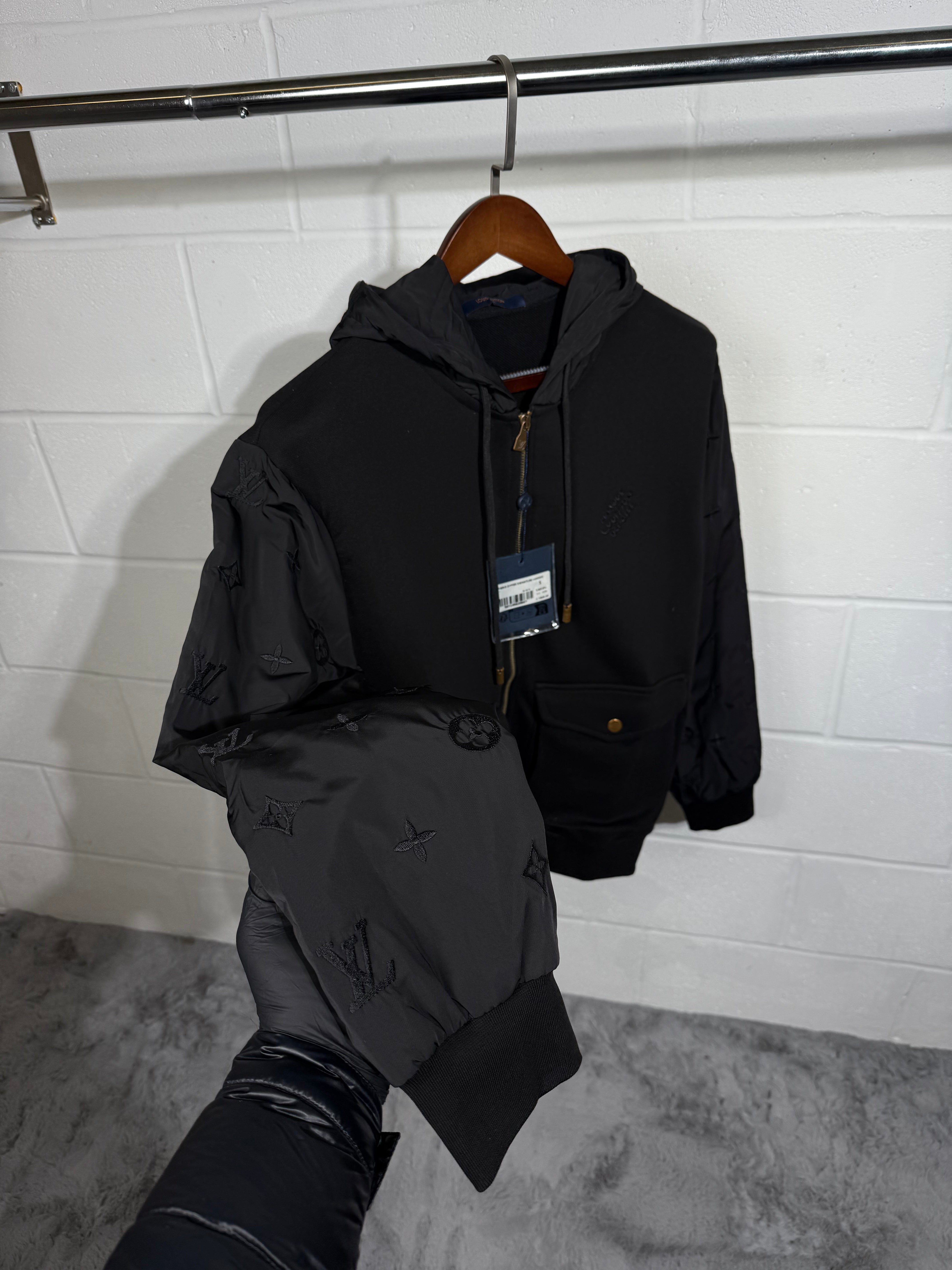 Sweat à capuche zippé LV