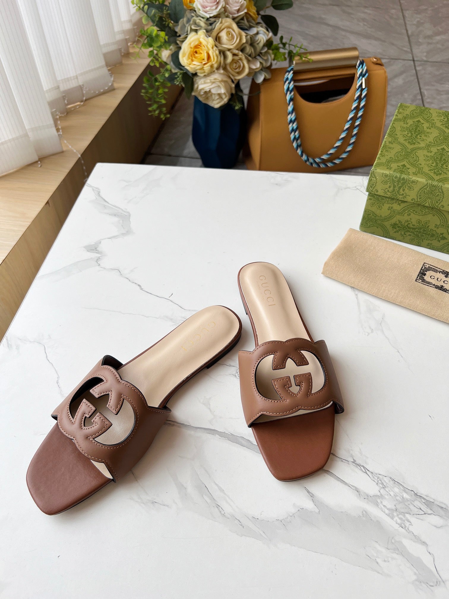 UCCI SLIDERS FEMME (précommande)