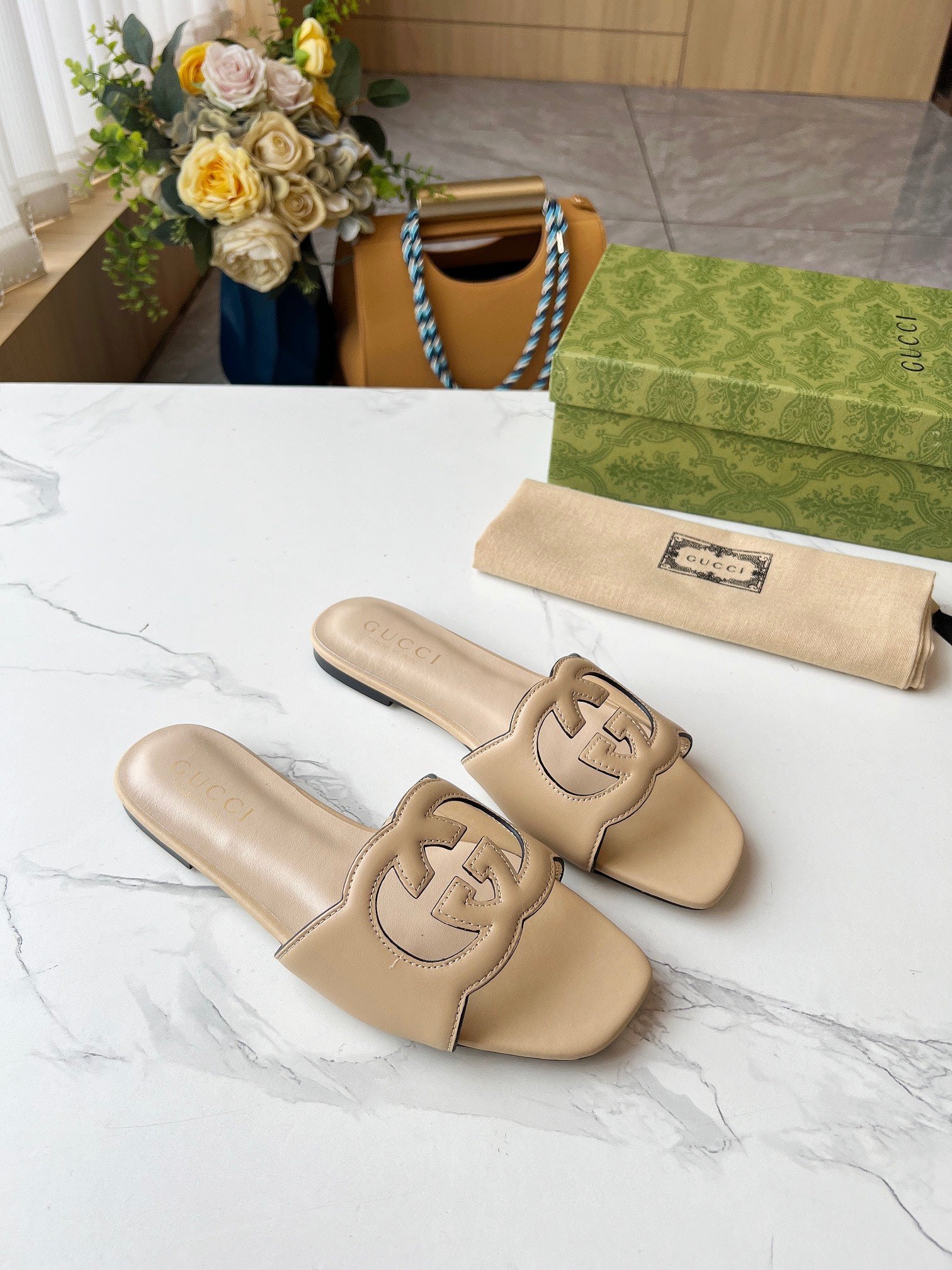 UCCI SLIDERS WOMEN (pre-order)