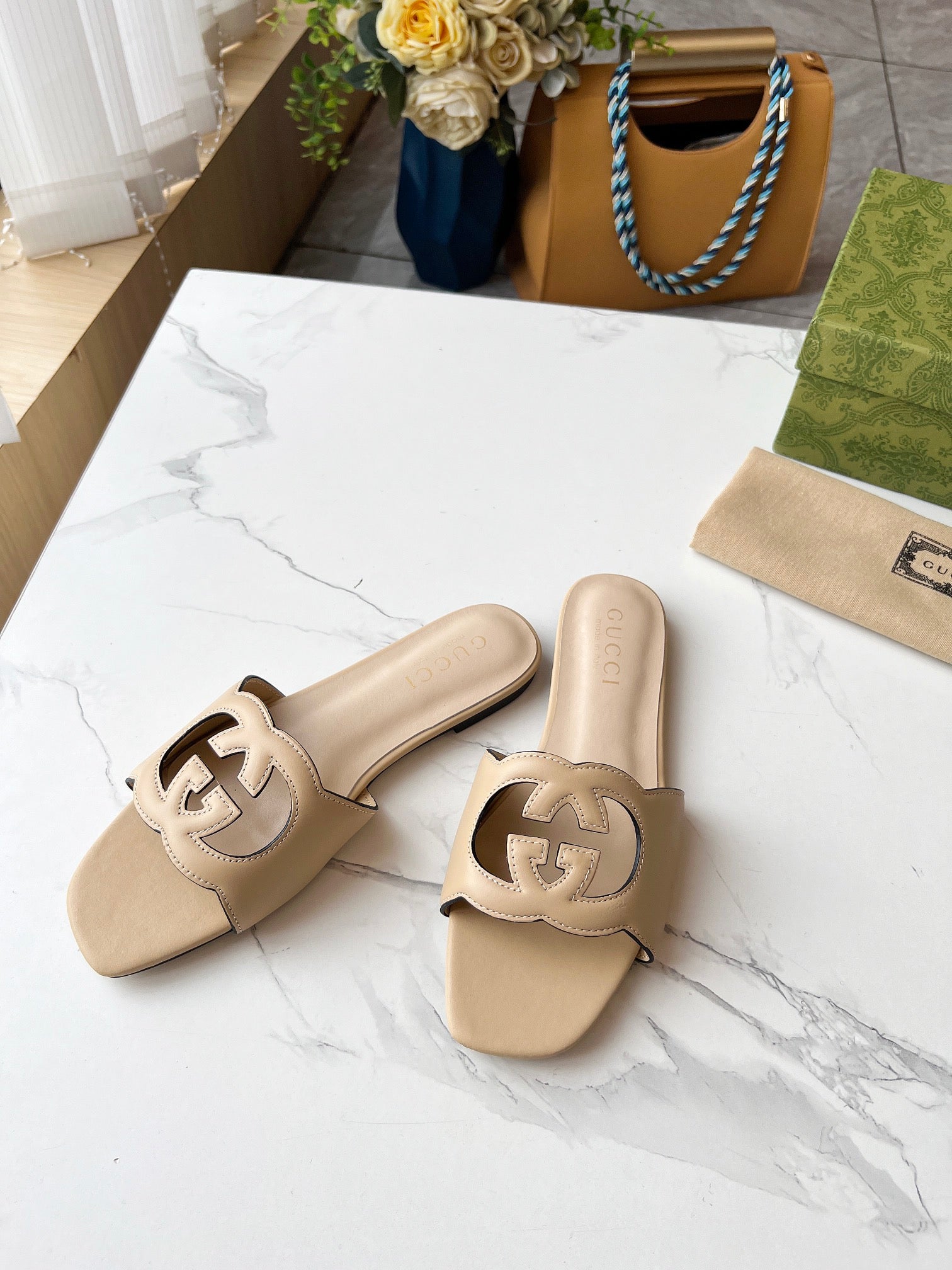 UCCI SLIDERS WOMEN (pre-order)