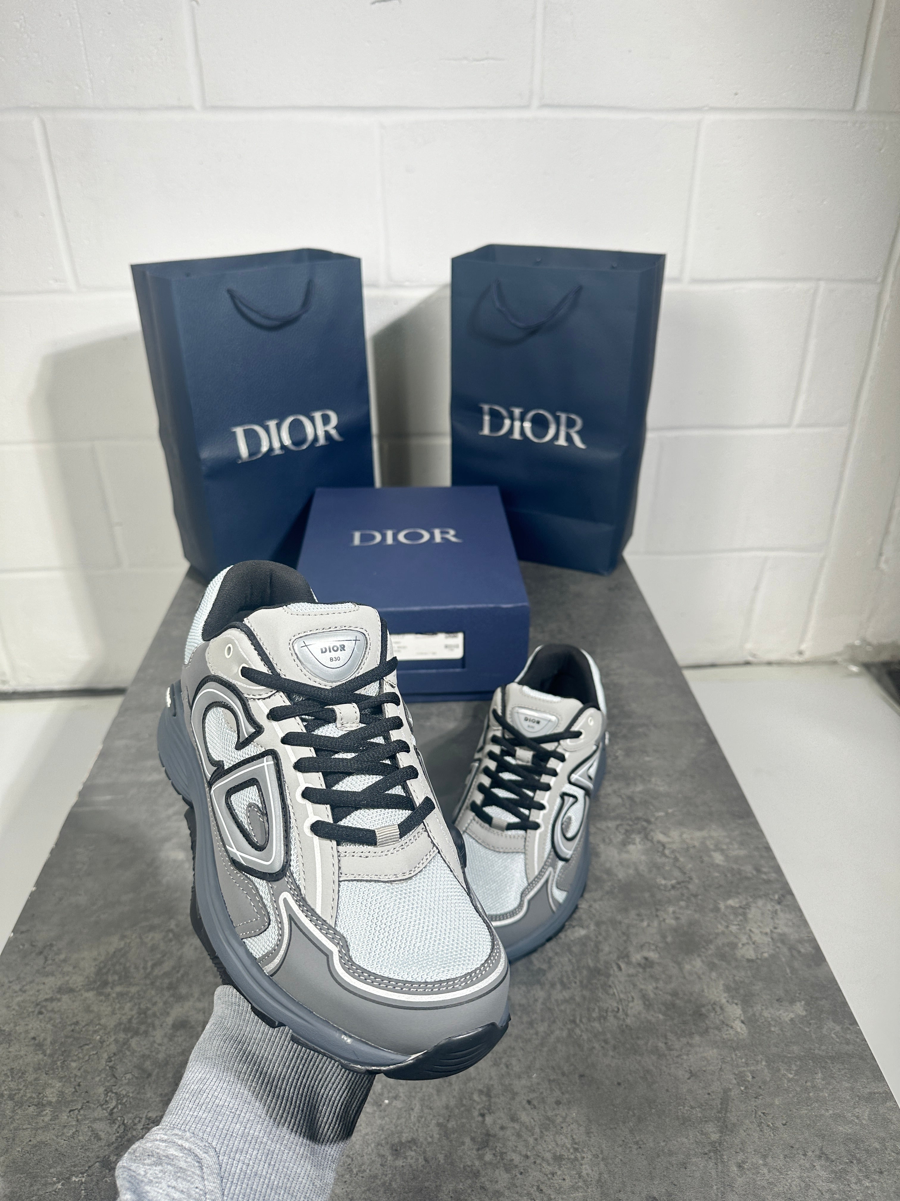 (précommande) Dior - b30 gris et marron