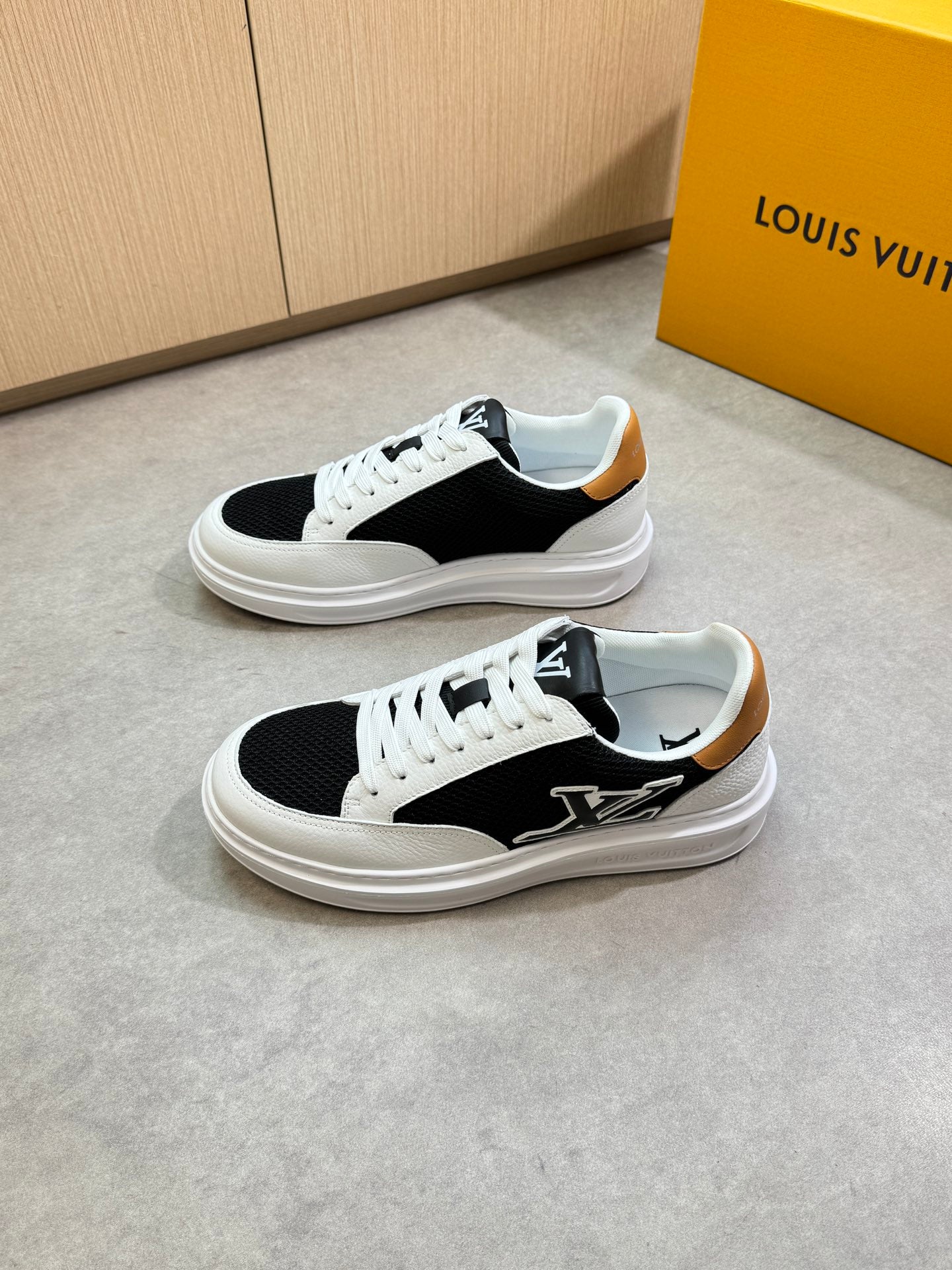 LVE TRAINERS (pre-order)