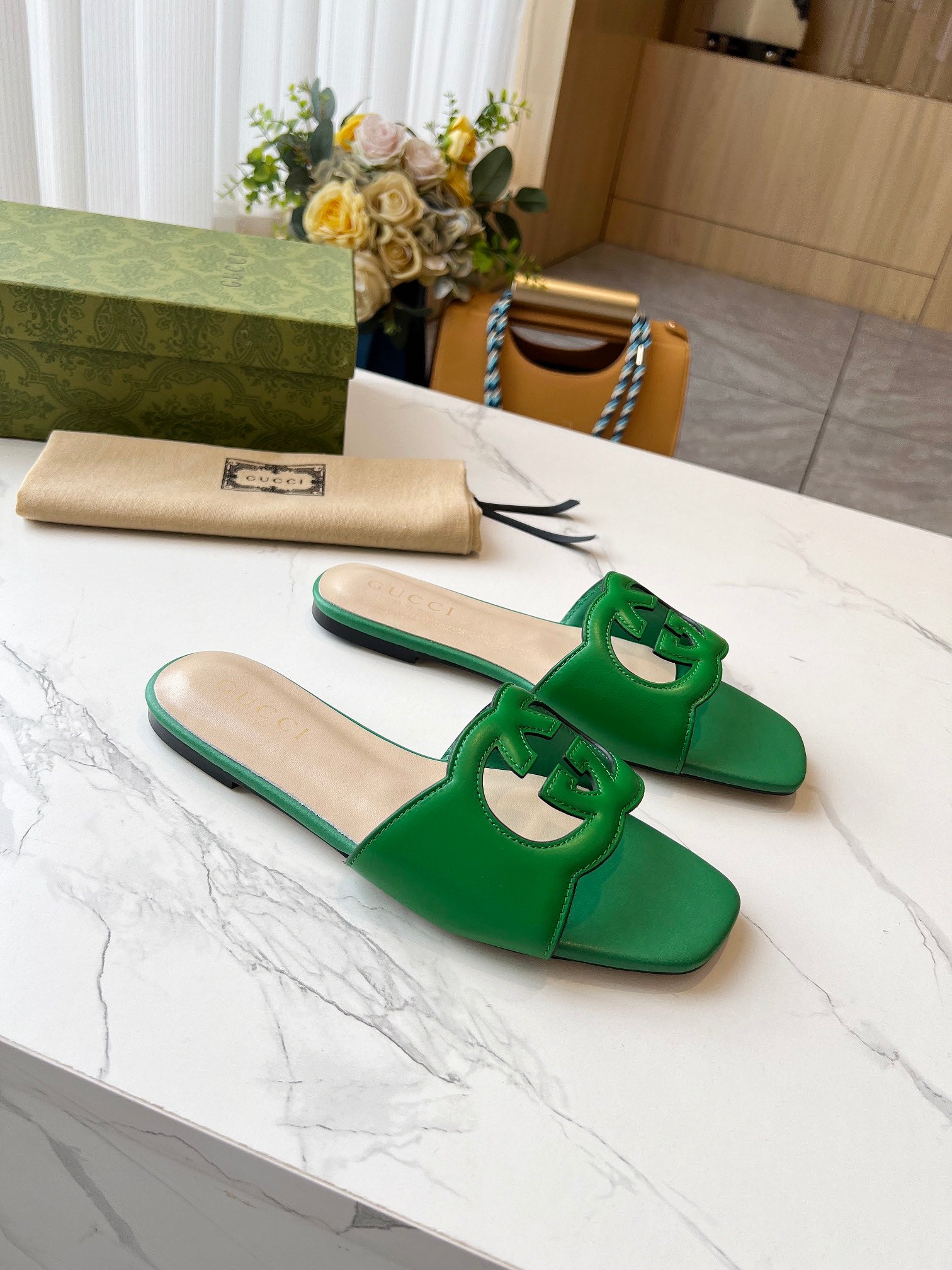 UCCI SLIDERS WOMEN (pre-order)