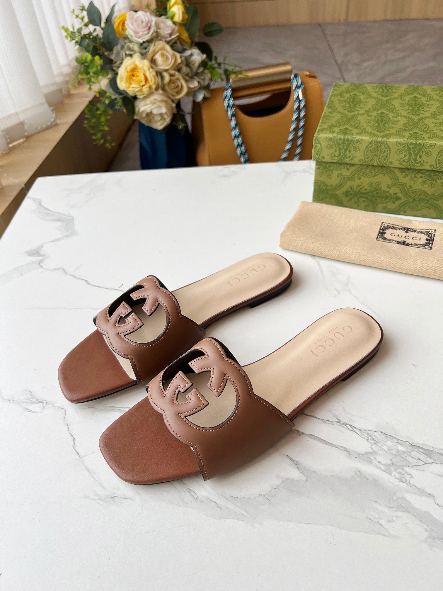 UCCI SLIDERS FEMME (précommande)