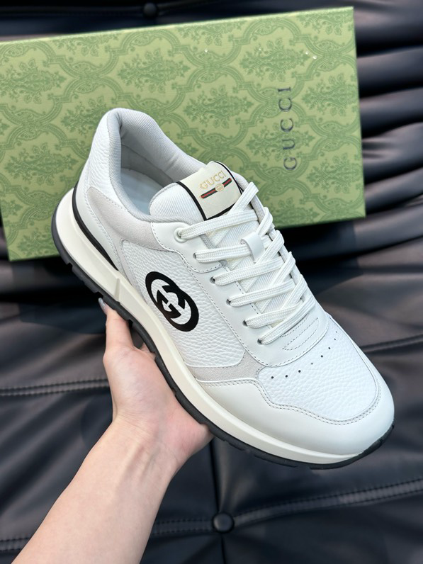 UCCI RUN AWAY (pre-order)