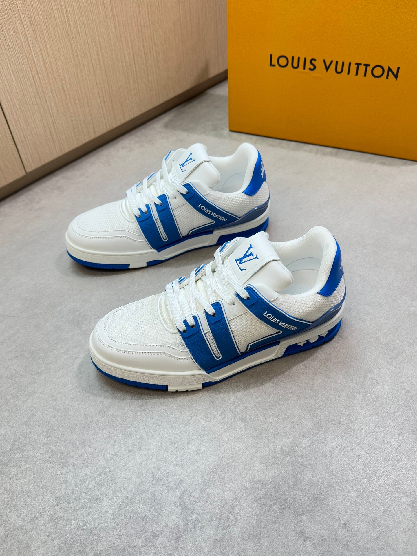 LVE TRAINERS (pre-order)