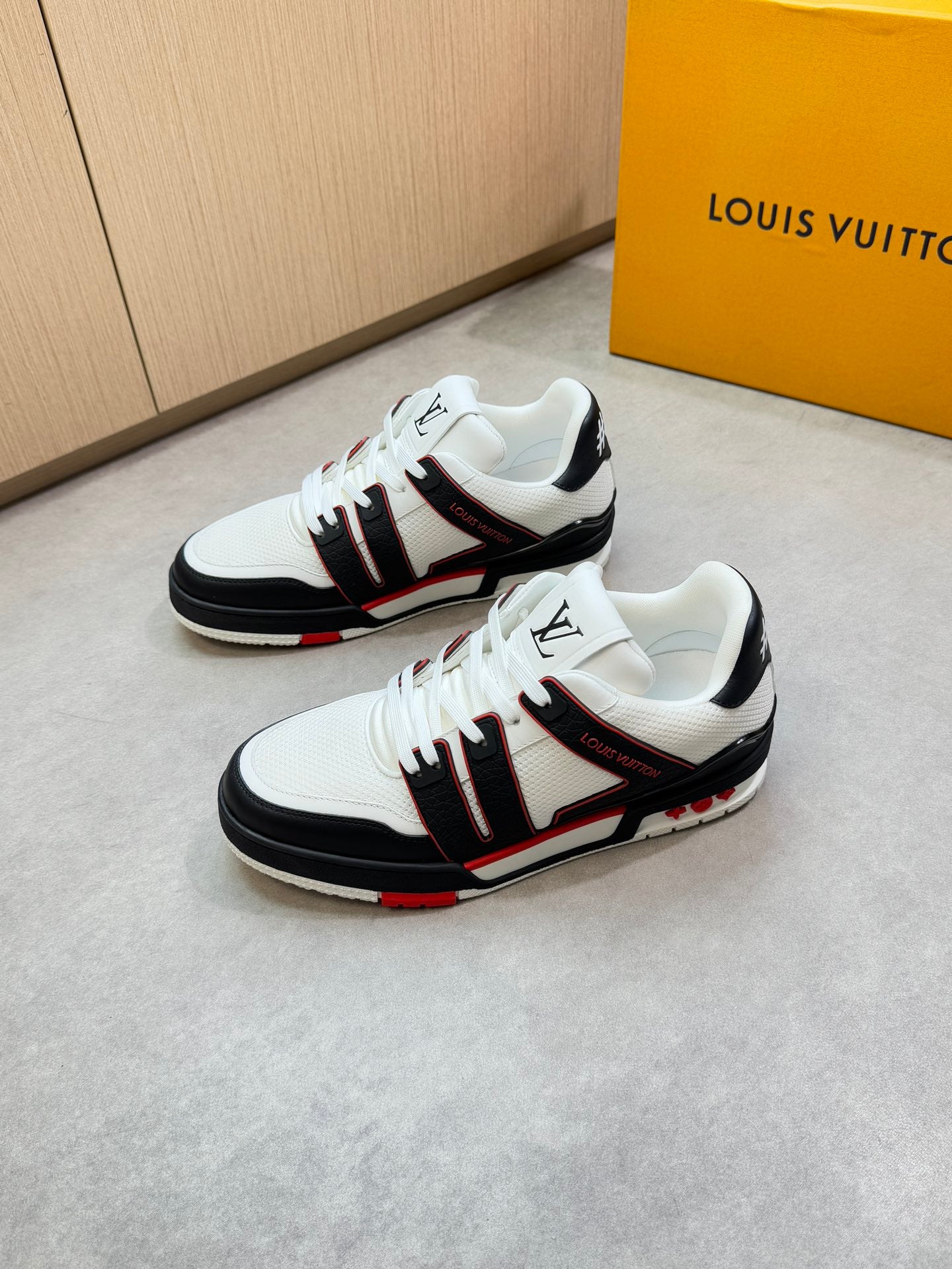 LVE TRAINERS (pre-order)