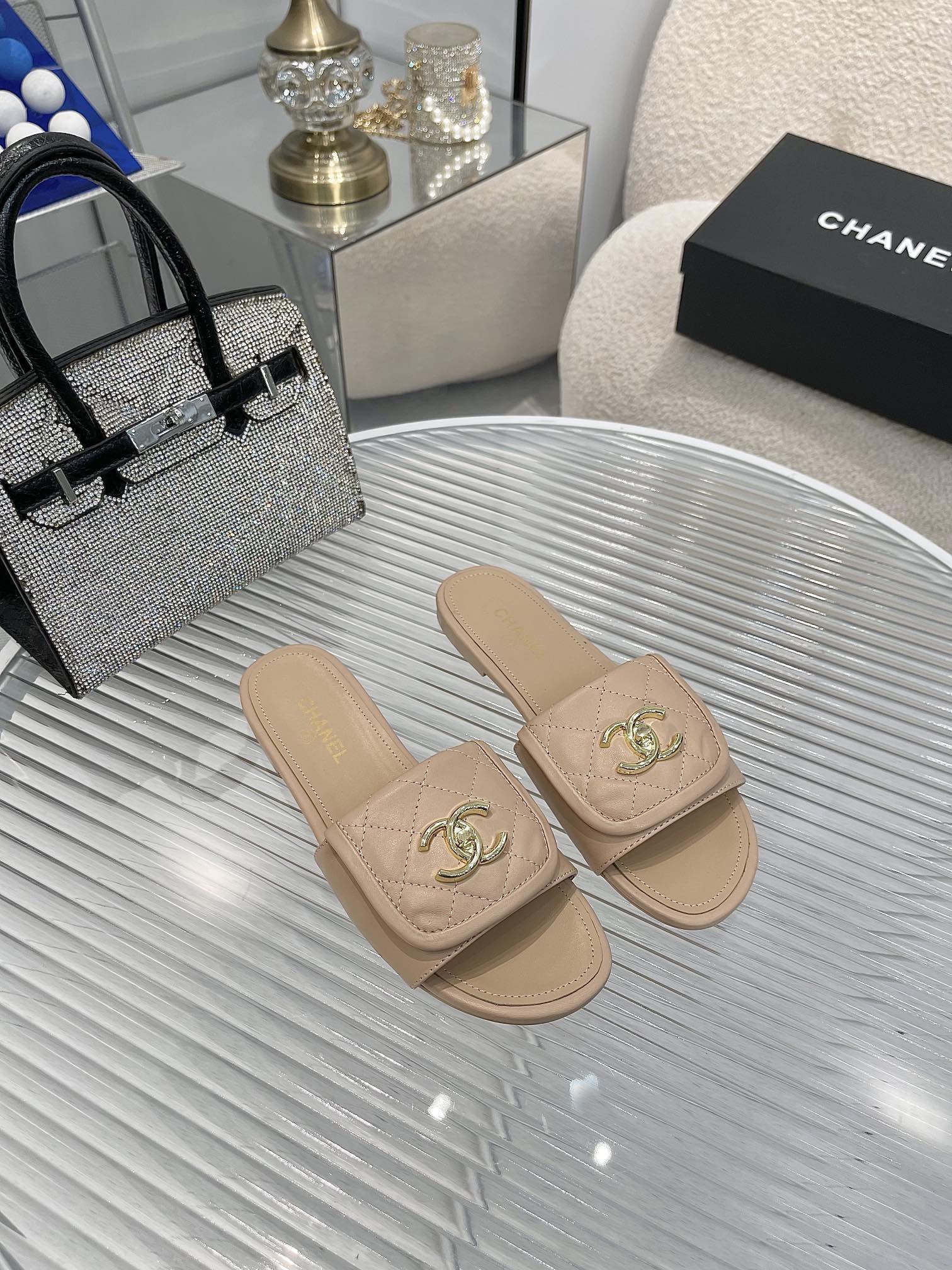 CHNL SLIDERS FEMMES (précommande)