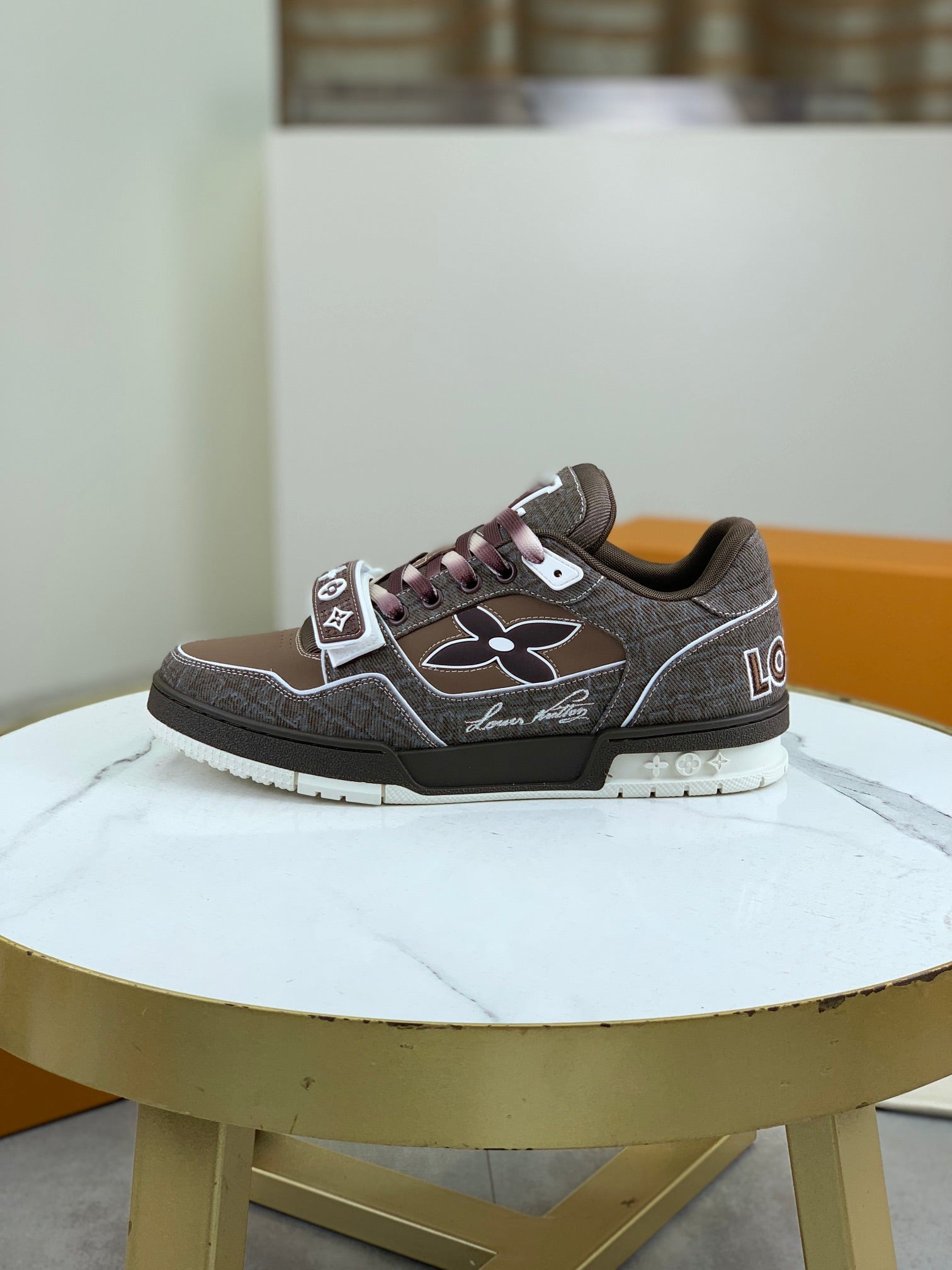 LVE TRAINERS (pre-order)