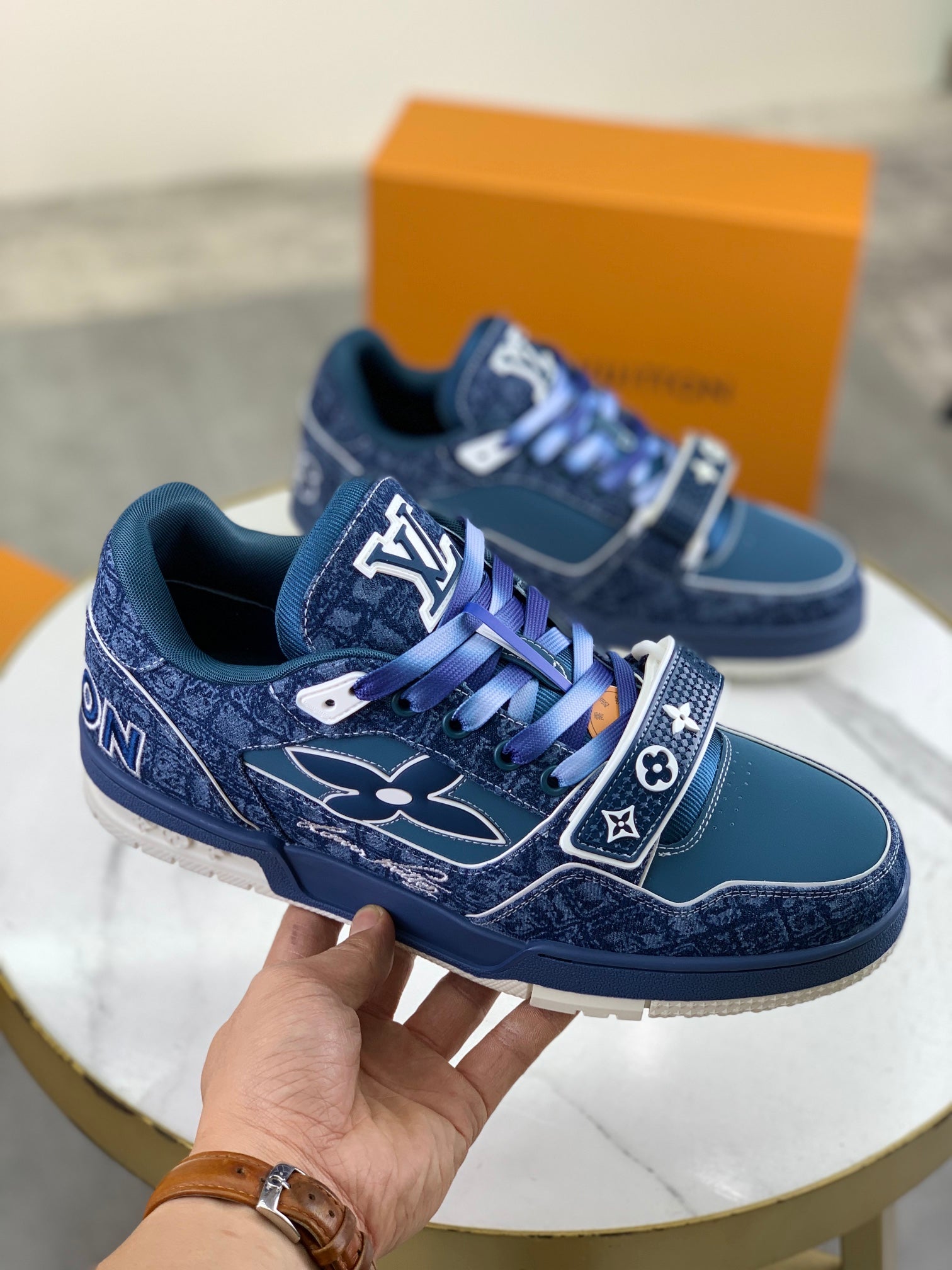 LVE TRAINERS (pre-order)