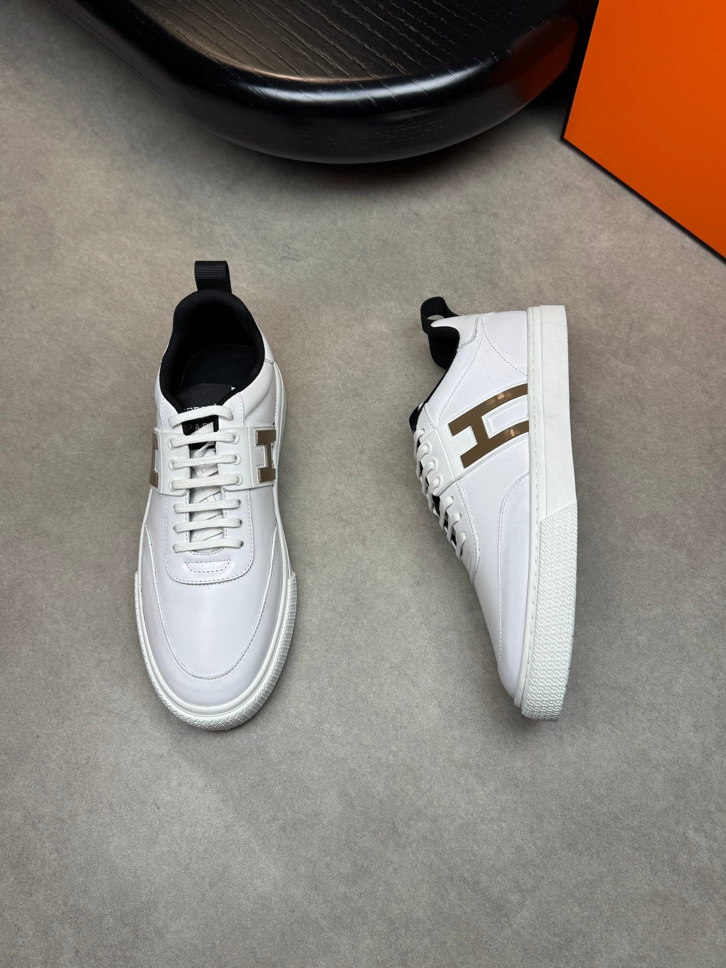 HRM SNEAKERS (pre-order)