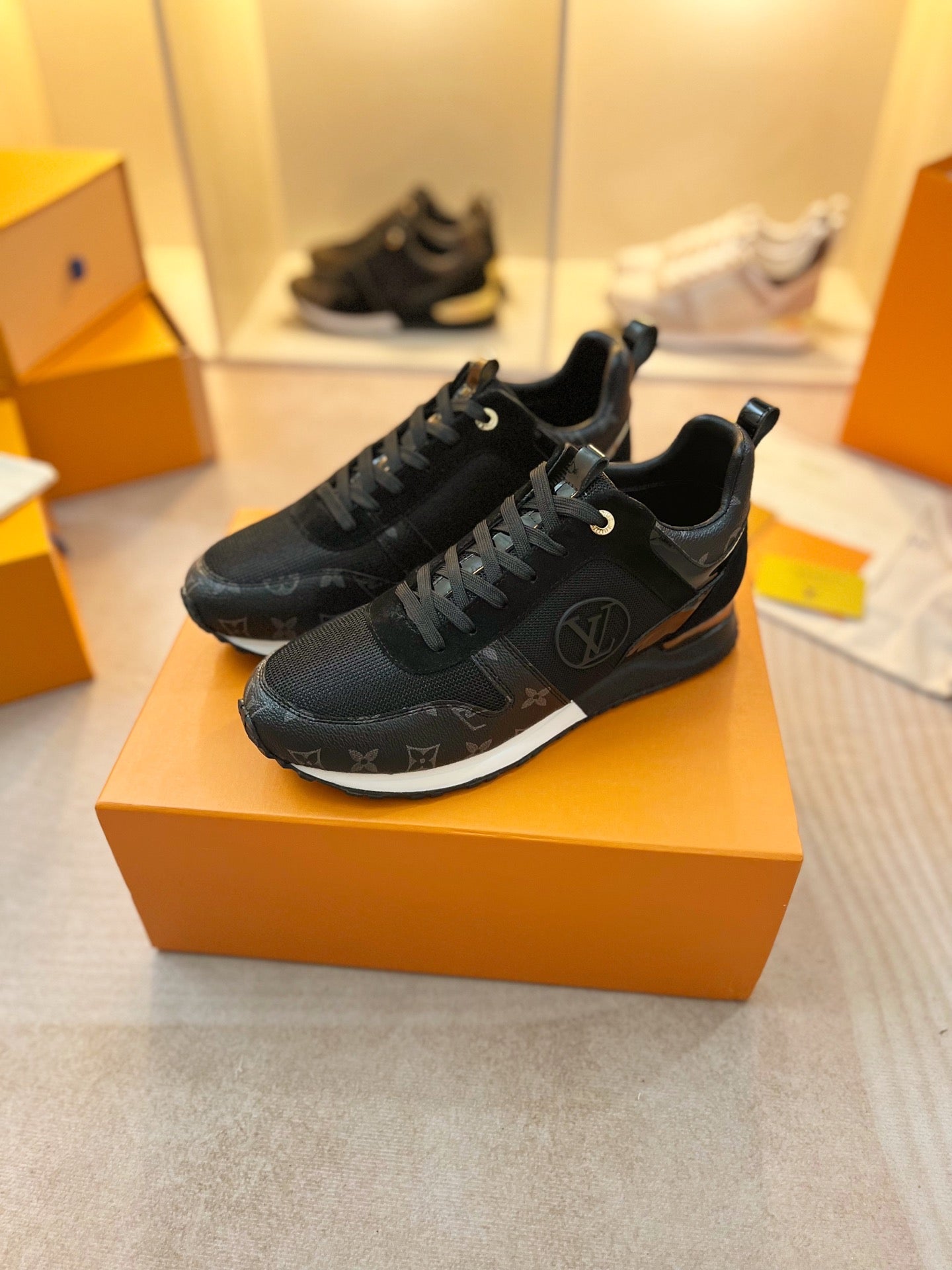 LVE RUNAWAY TRAINERS (pre-order)