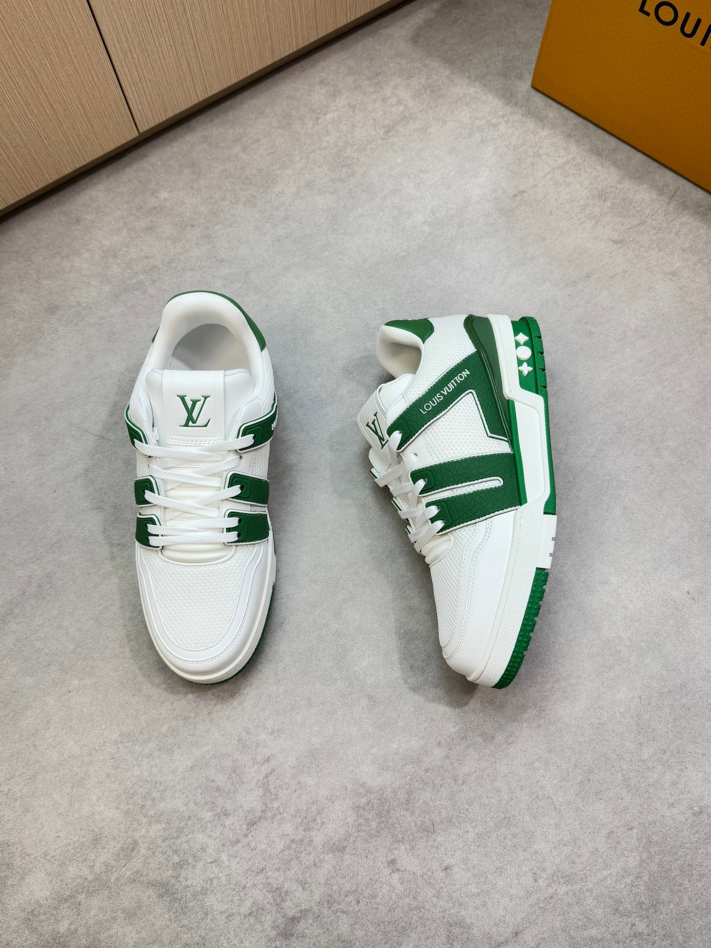 LVE TRAINERS (pre-order)