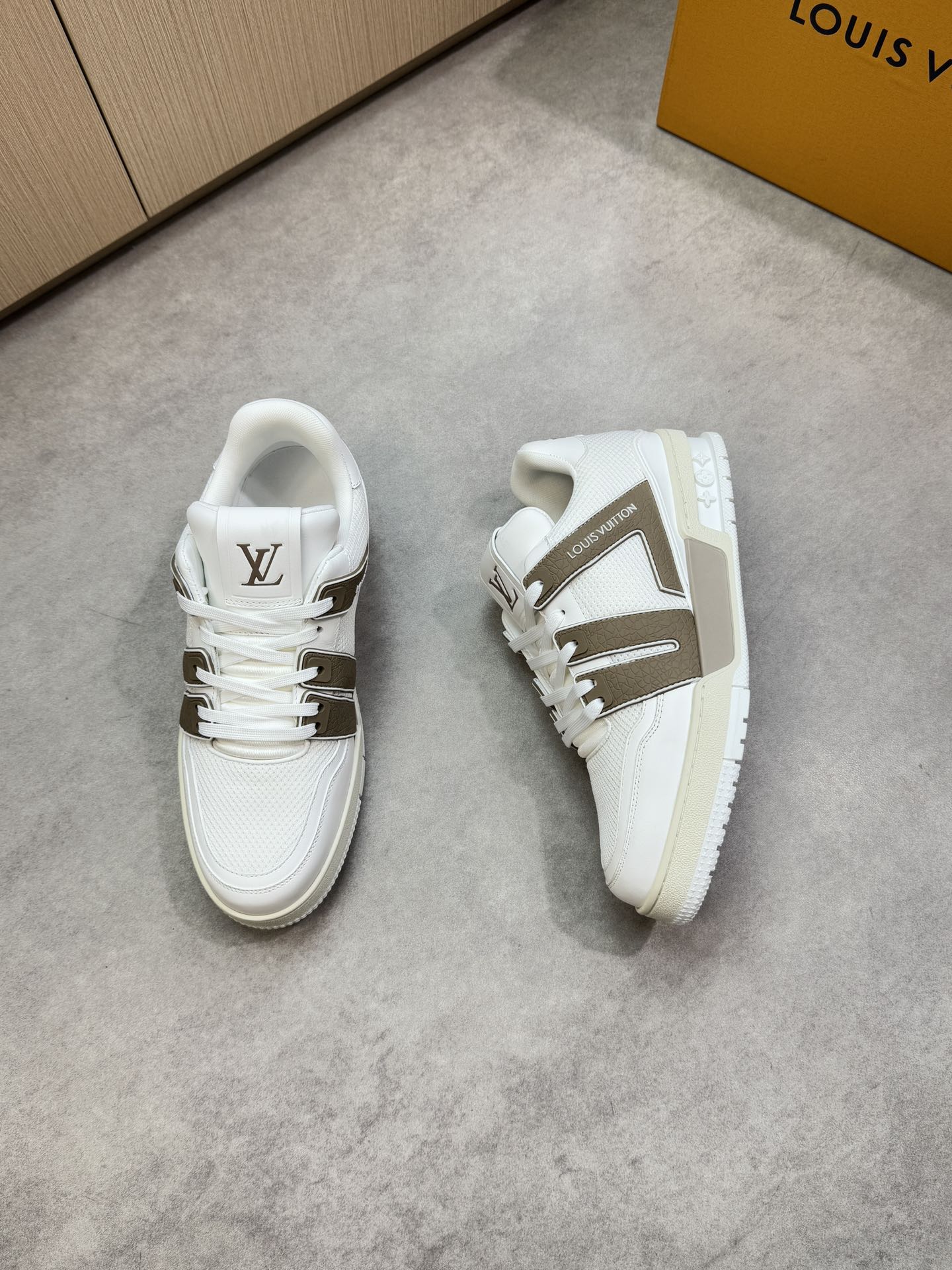 LVE TRAINERS (pre-order)