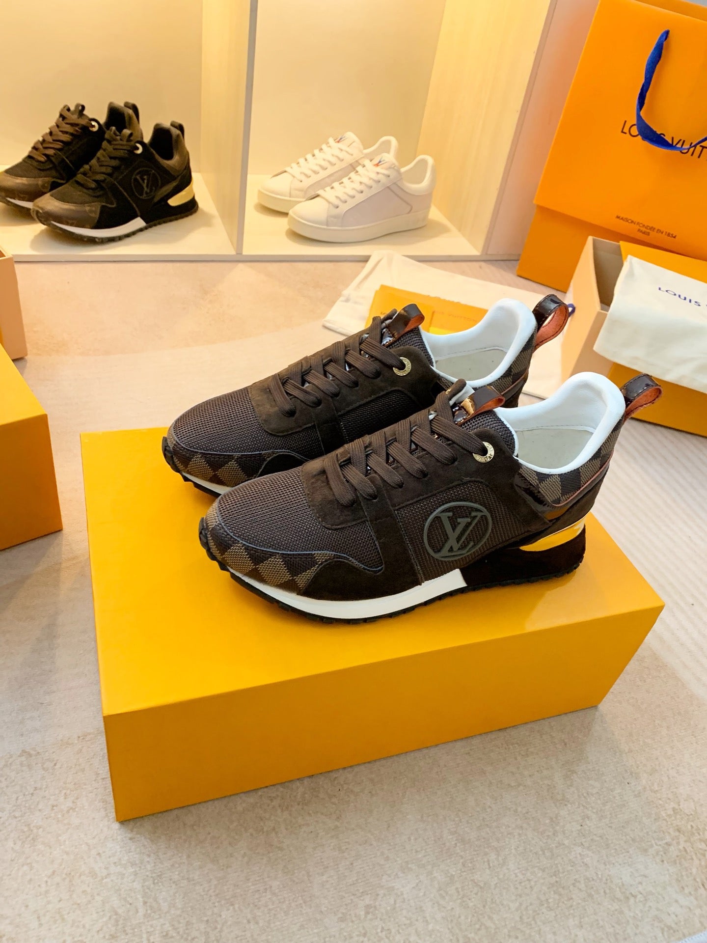 LVE RUNAWAY TRAINERS (pre-order)