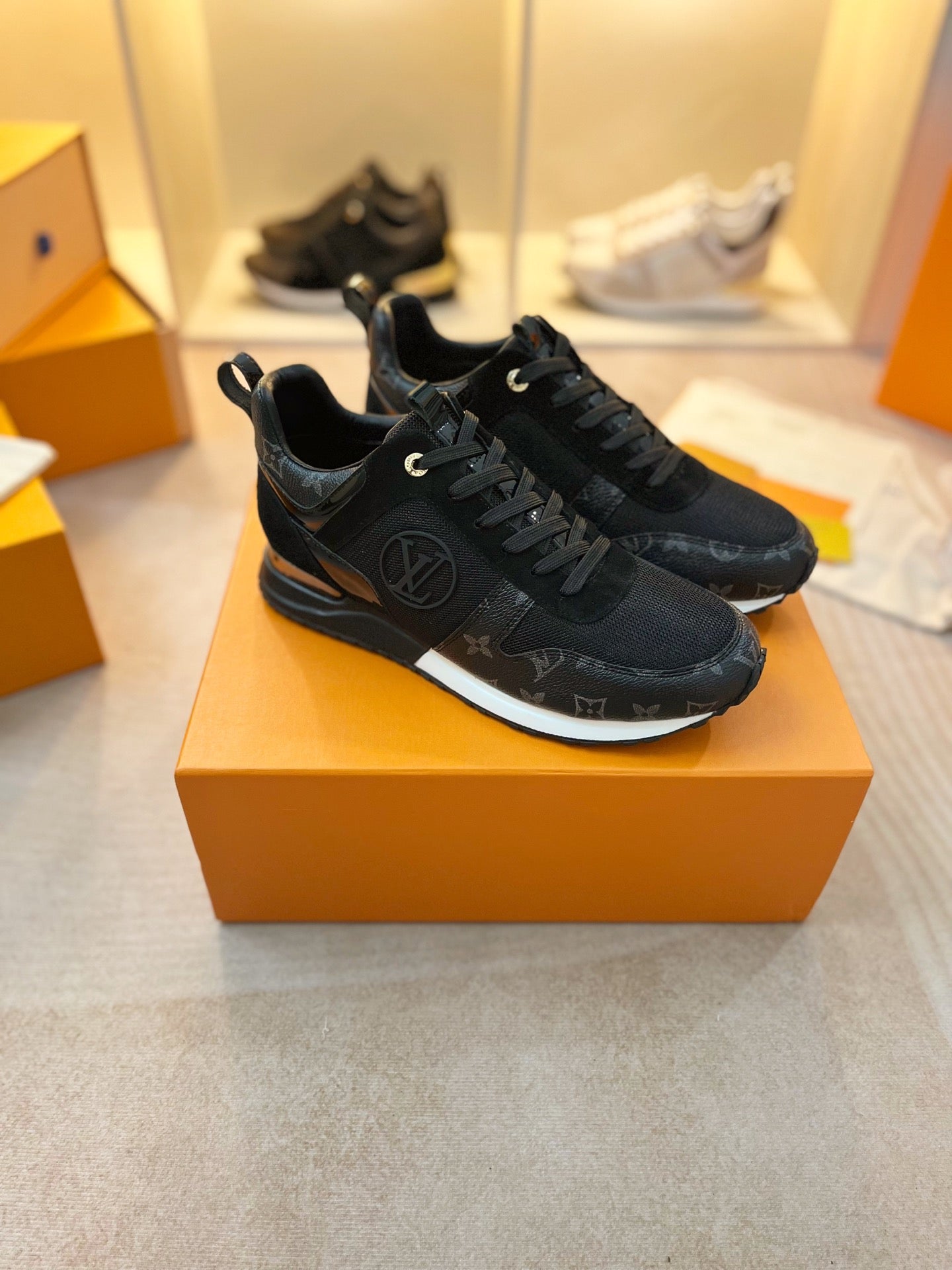 LVE RUNAWAY TRAINERS (pre-order)