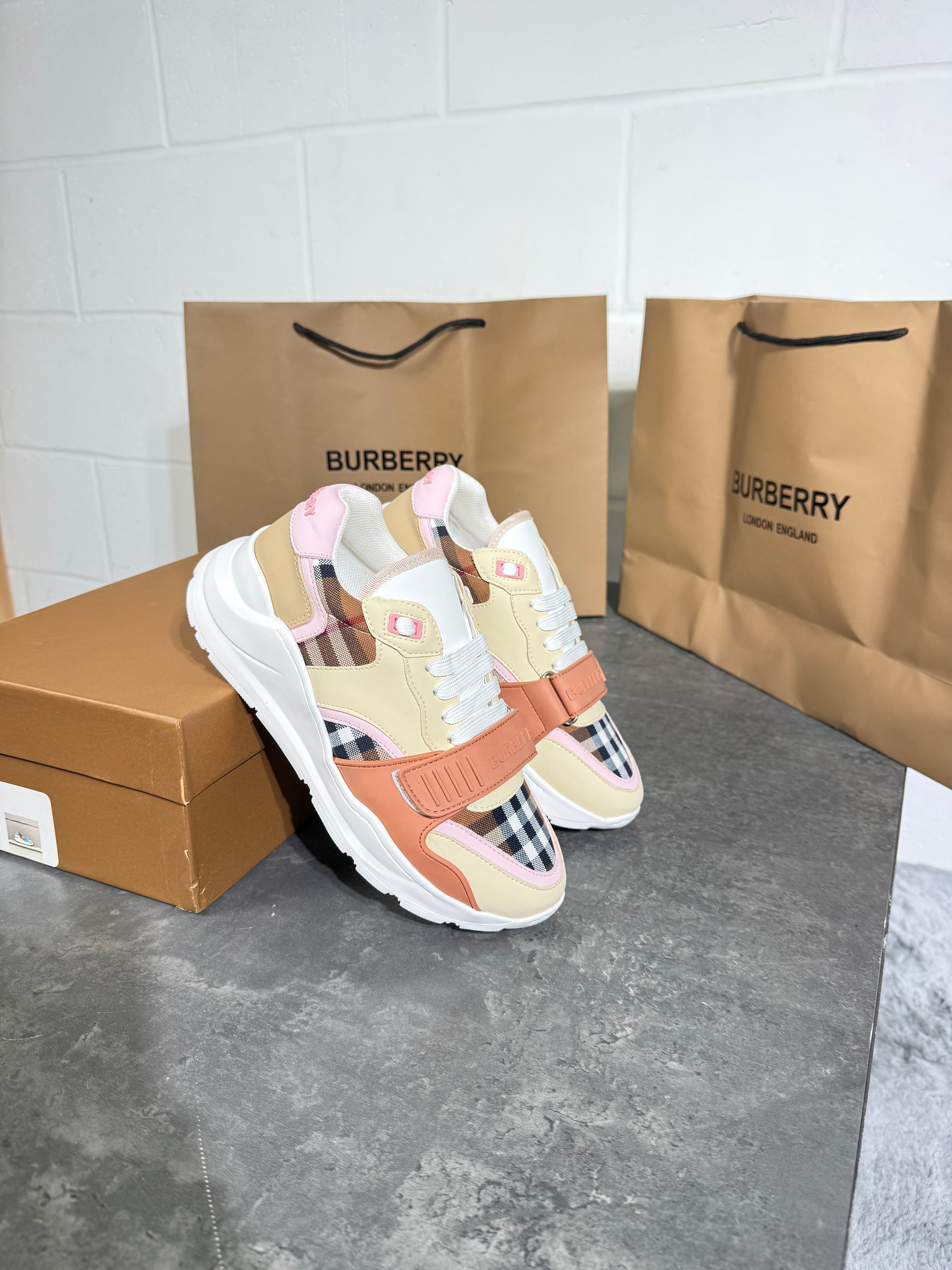 BURB ladies trainers pink