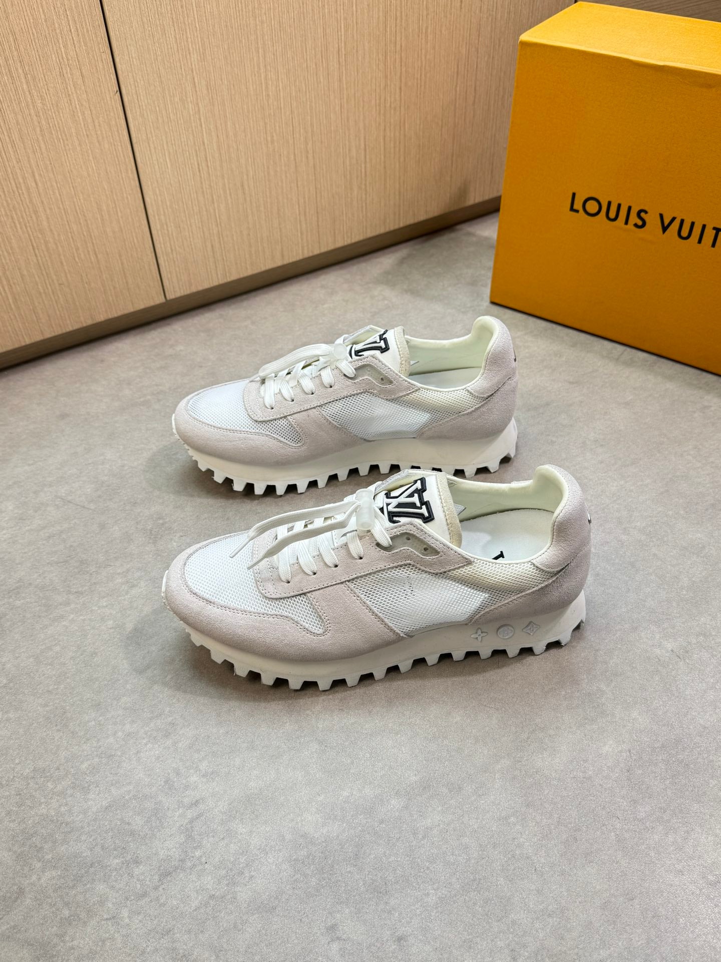 LVE TRAINERS (pre-order)