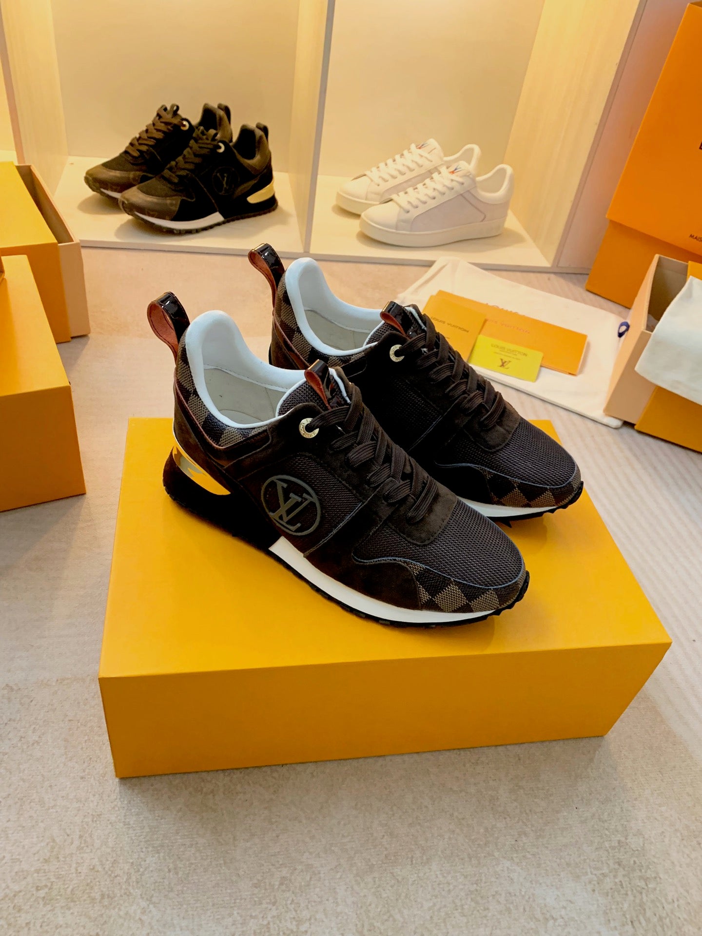 LVE RUNAWAY TRAINERS (pre-order)