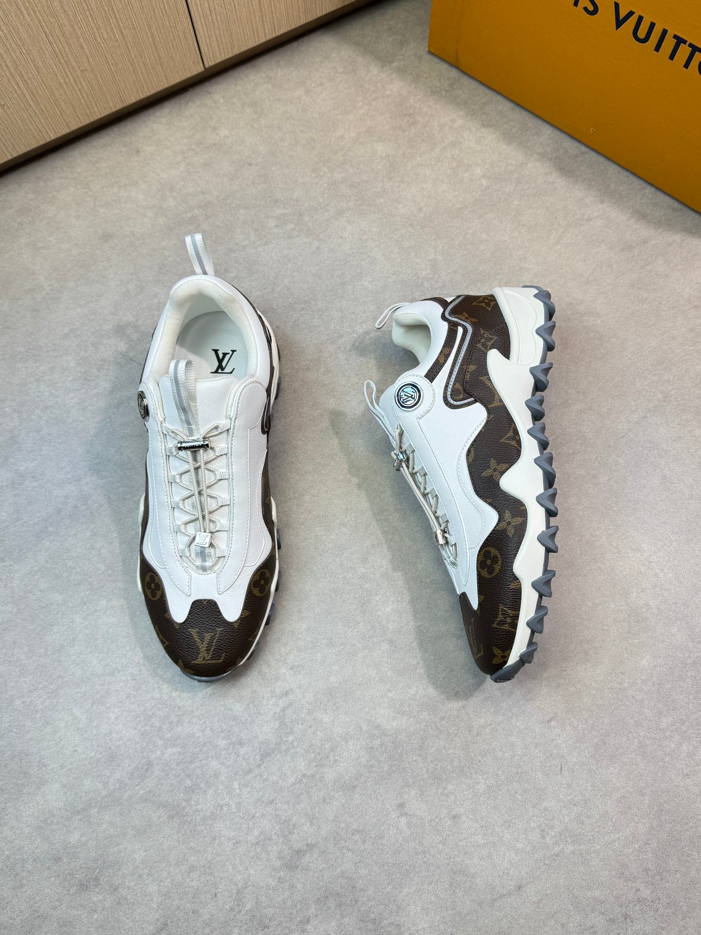 LVE TRAINERS (pre-order)