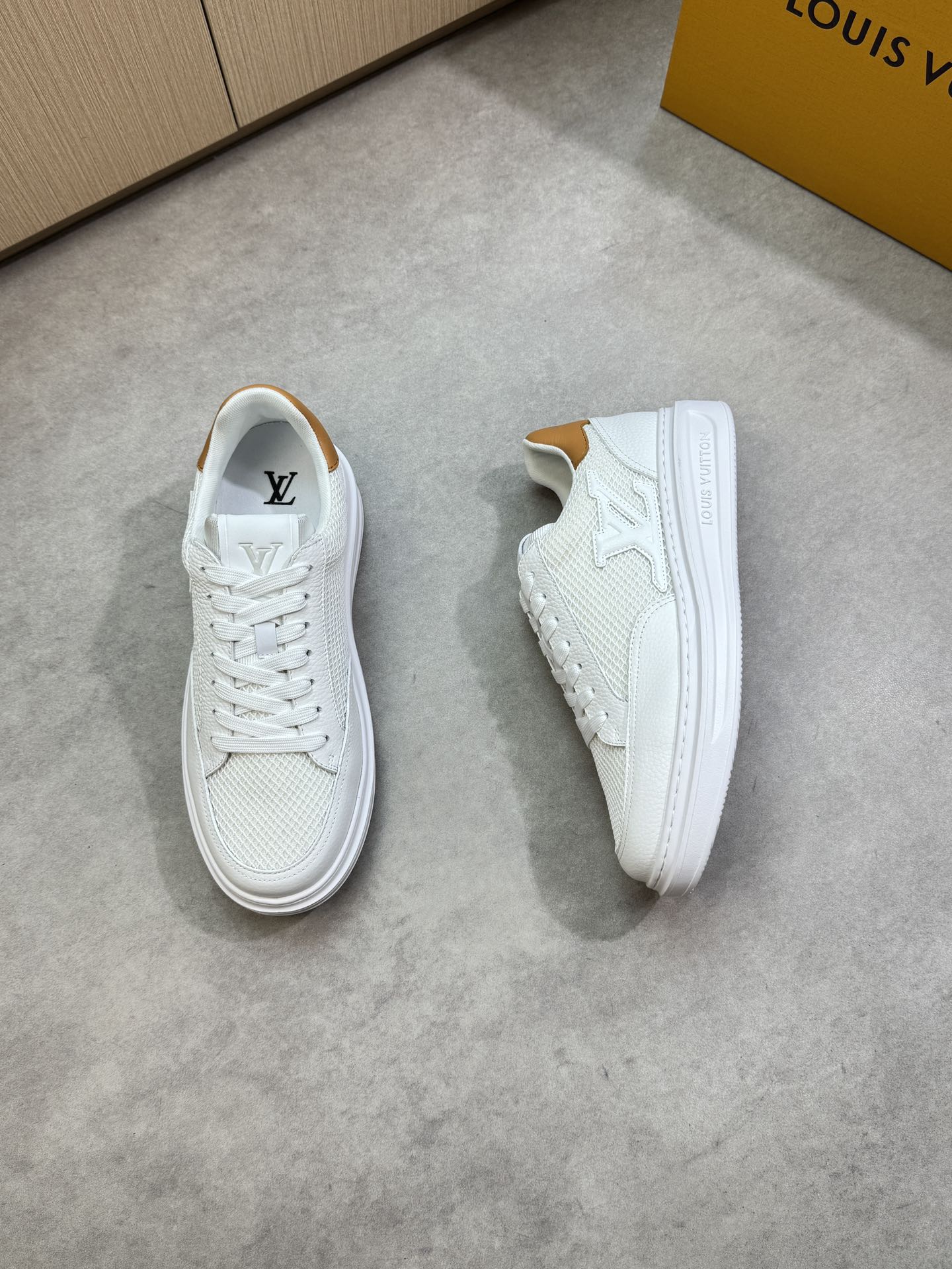 LVE TRAINERS (pre-order)