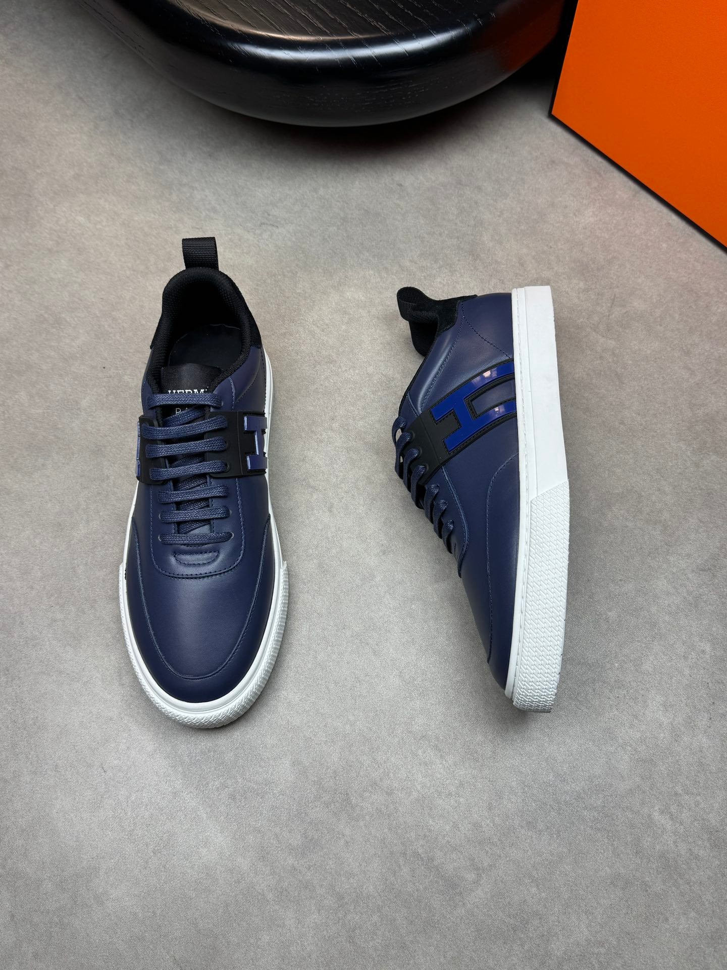 HRM SNEAKERS (pre-order)