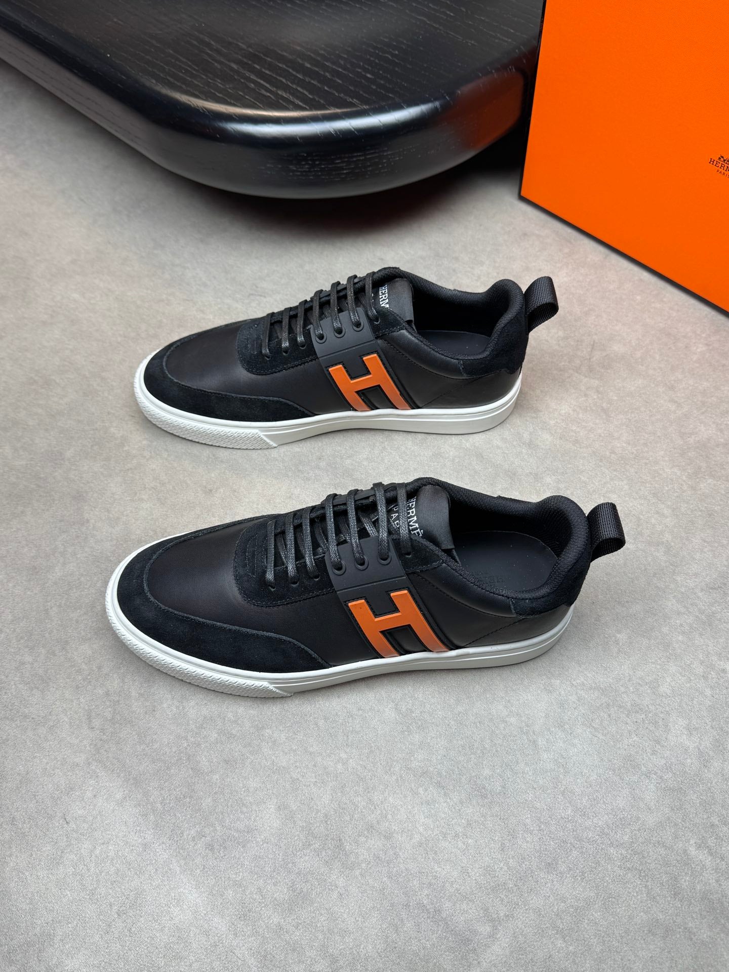 HRM SNEAKERS (pre-order)