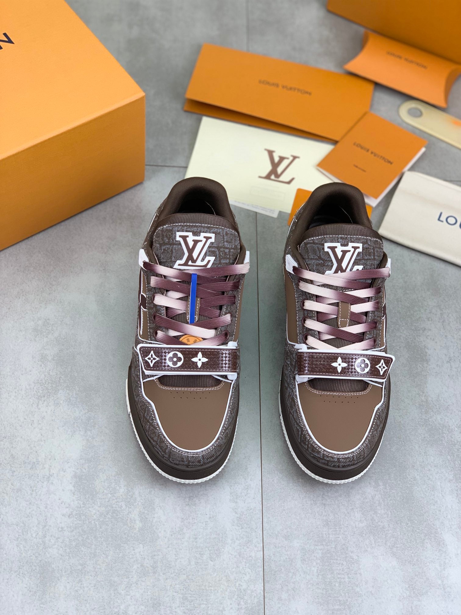 LVE TRAINERS (pre-order)