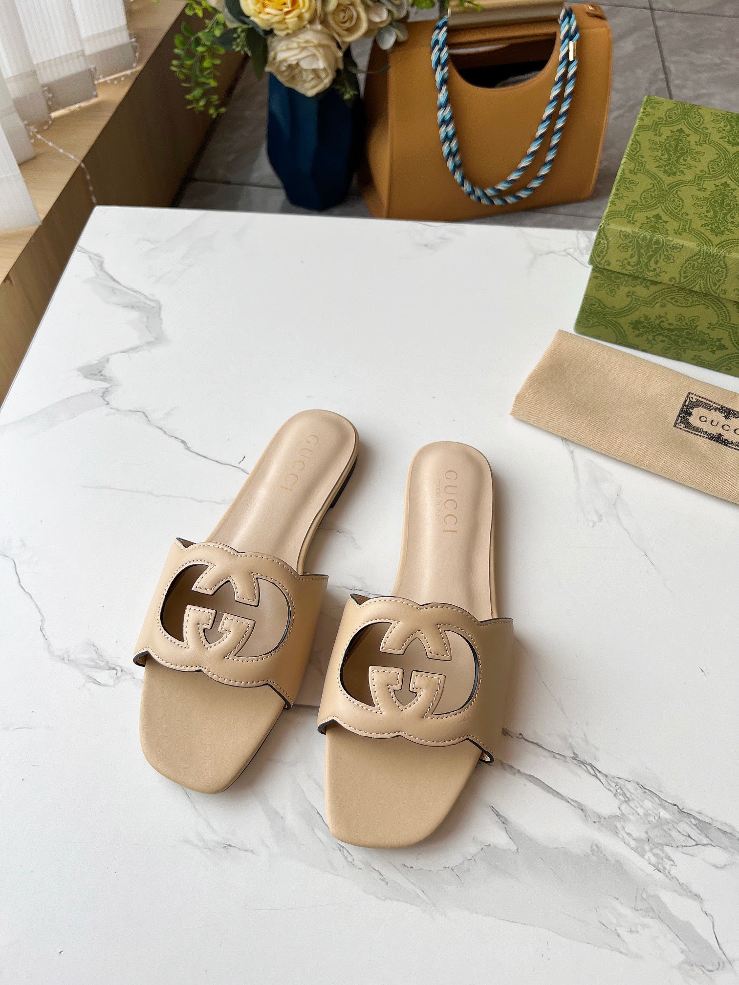 UCCI SLIDERS FEMME (précommande)