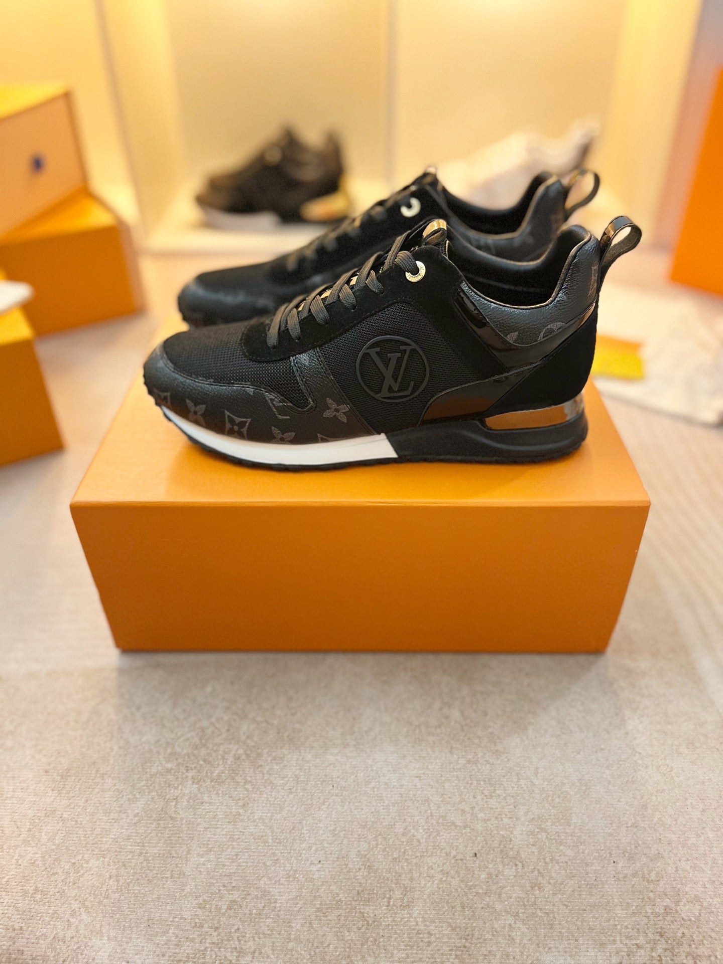 LVE RUNAWAY TRAINERS (pre-order)