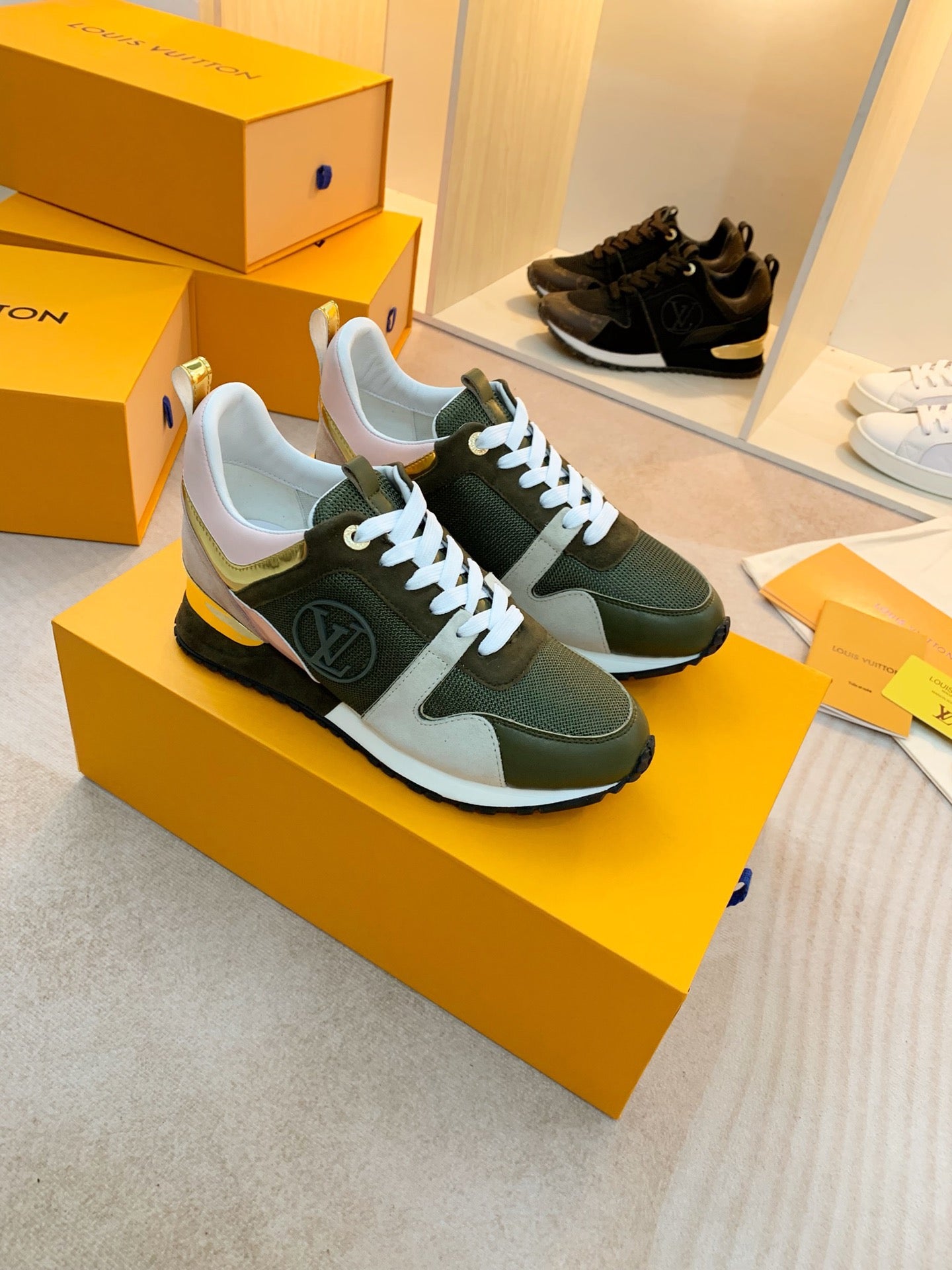 LVE RUNAWAY TRAINERS (pre-order)