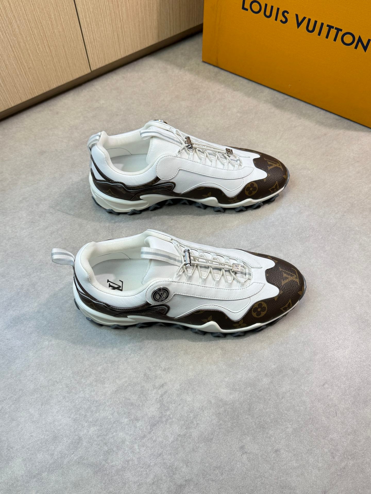 LVE TRAINERS (pre-order)