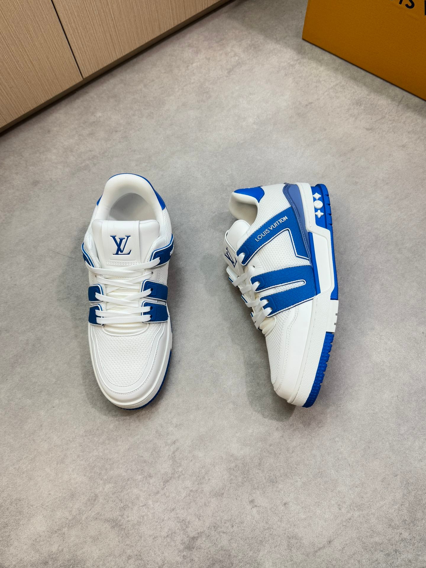 LVE TRAINERS (pre-order)