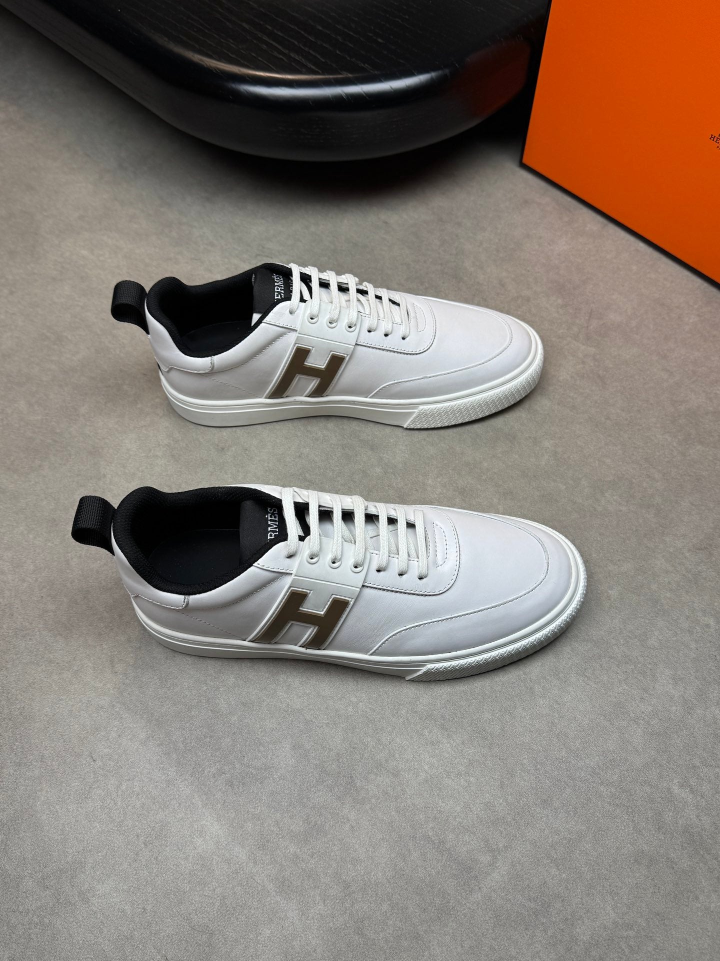 HRM SNEAKERS (pre-order)
