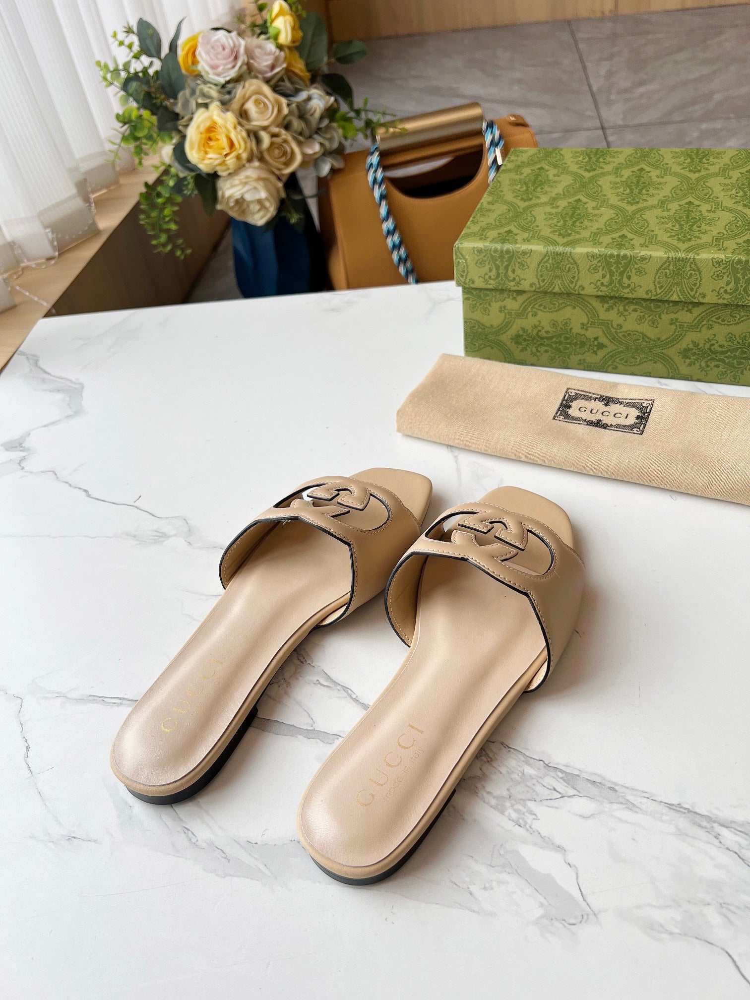 UCCI SLIDERS FEMME (précommande)