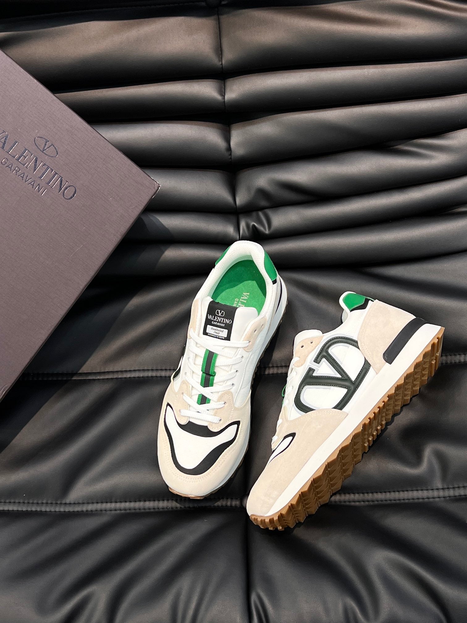 VLT SNEAKERS (pre-order)