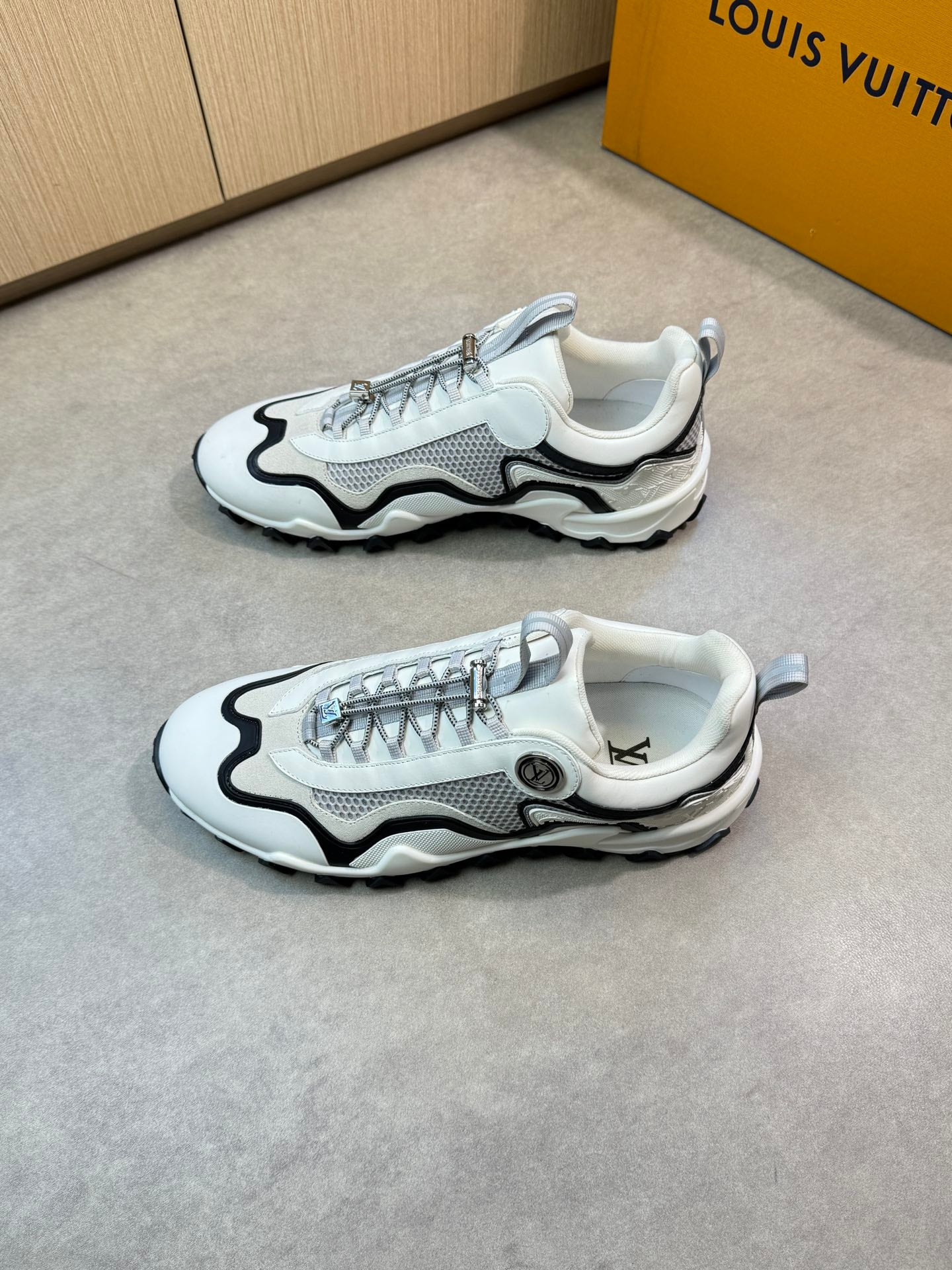 LVE TRAINERS WHITE (pre-order)