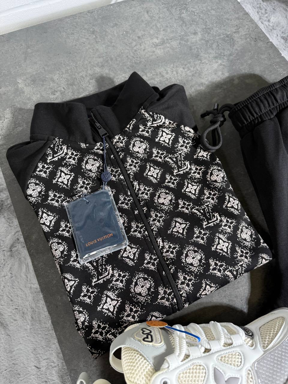 LVE TRACKSUIT