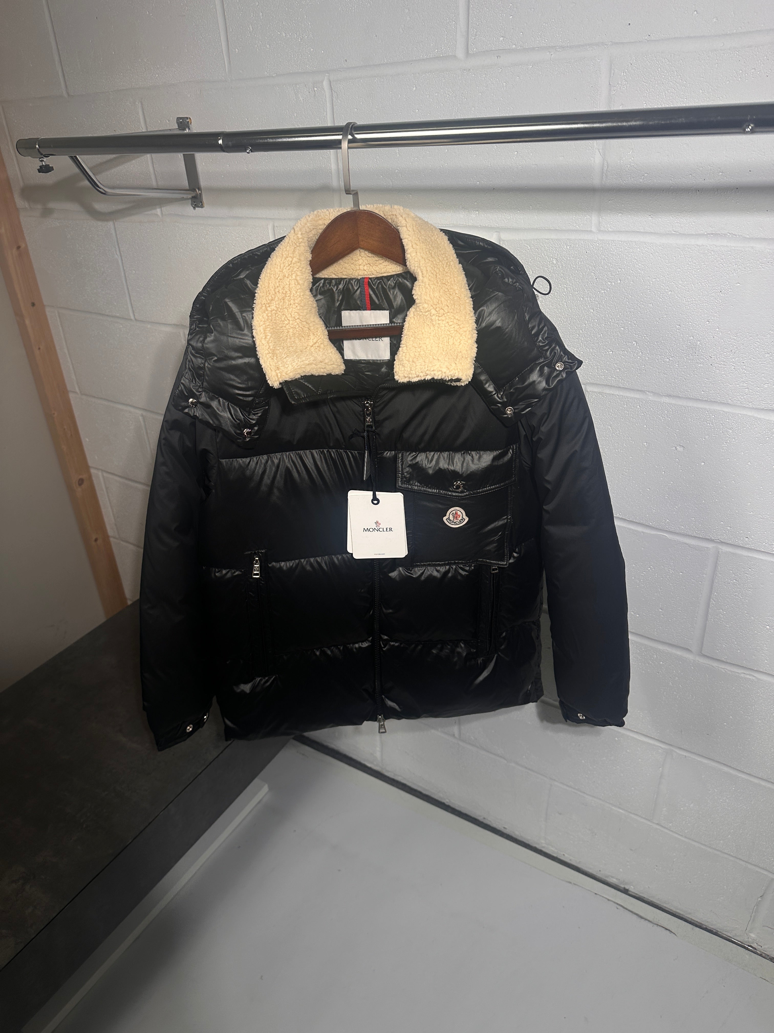 Moncler Bayuda Down Jacket Black