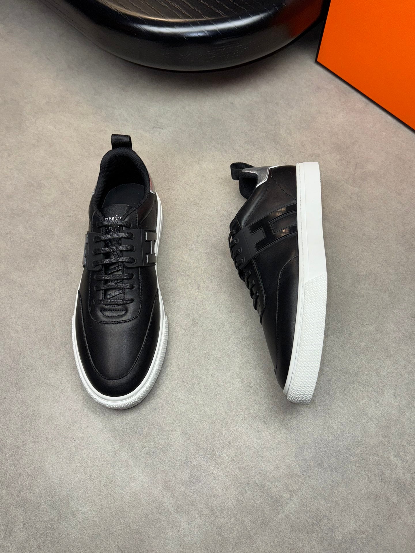 HRM SNEAKERS (pre-order)